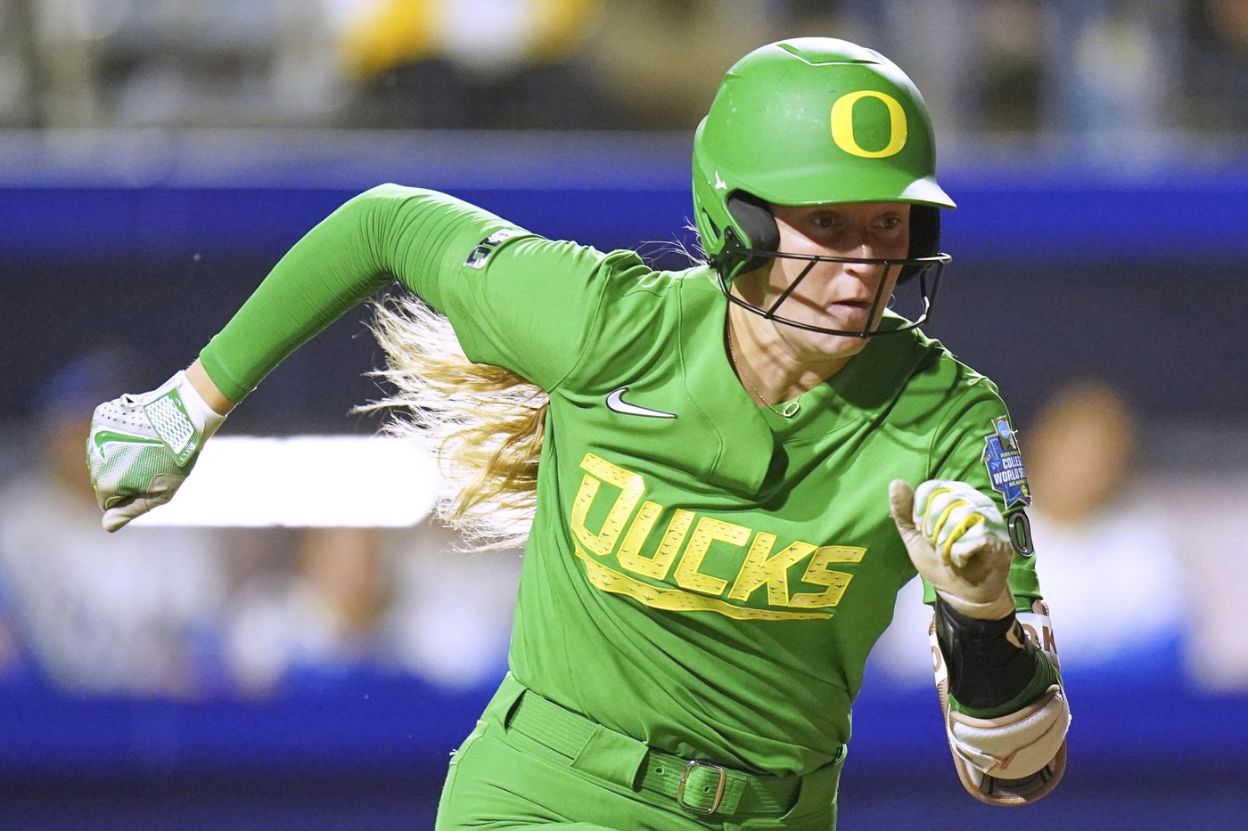 Here's dirt in your eye. Freak pitch strikes airborne clod, and Oregon softball catcher pays price | iNFOnews.ca Here's dirt in your eye. Freak pitch strikes airborne clod, and Oregon softball catcher pays price | iNFOnews.ca