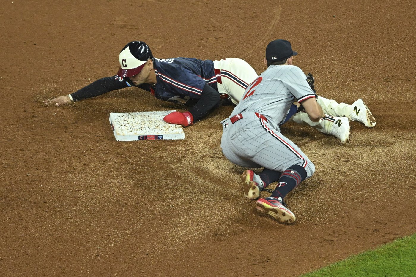 Brayan Rocchio's game-winning single in 10th gives AL Central-leading Guardians a 5-4 win over Twins | iNFOnews.ca