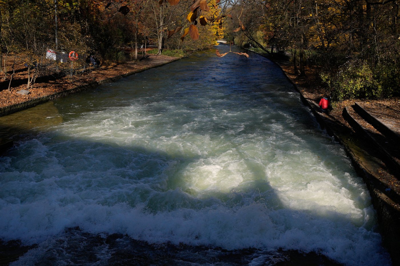 Munich's famous river wave has vanished after a cleanup. Surfers hope it will return soon | iNFOnews.ca Munich's famous river wave has vanished after a cleanup. Surfers hope it will return soon | iNFOnews.ca