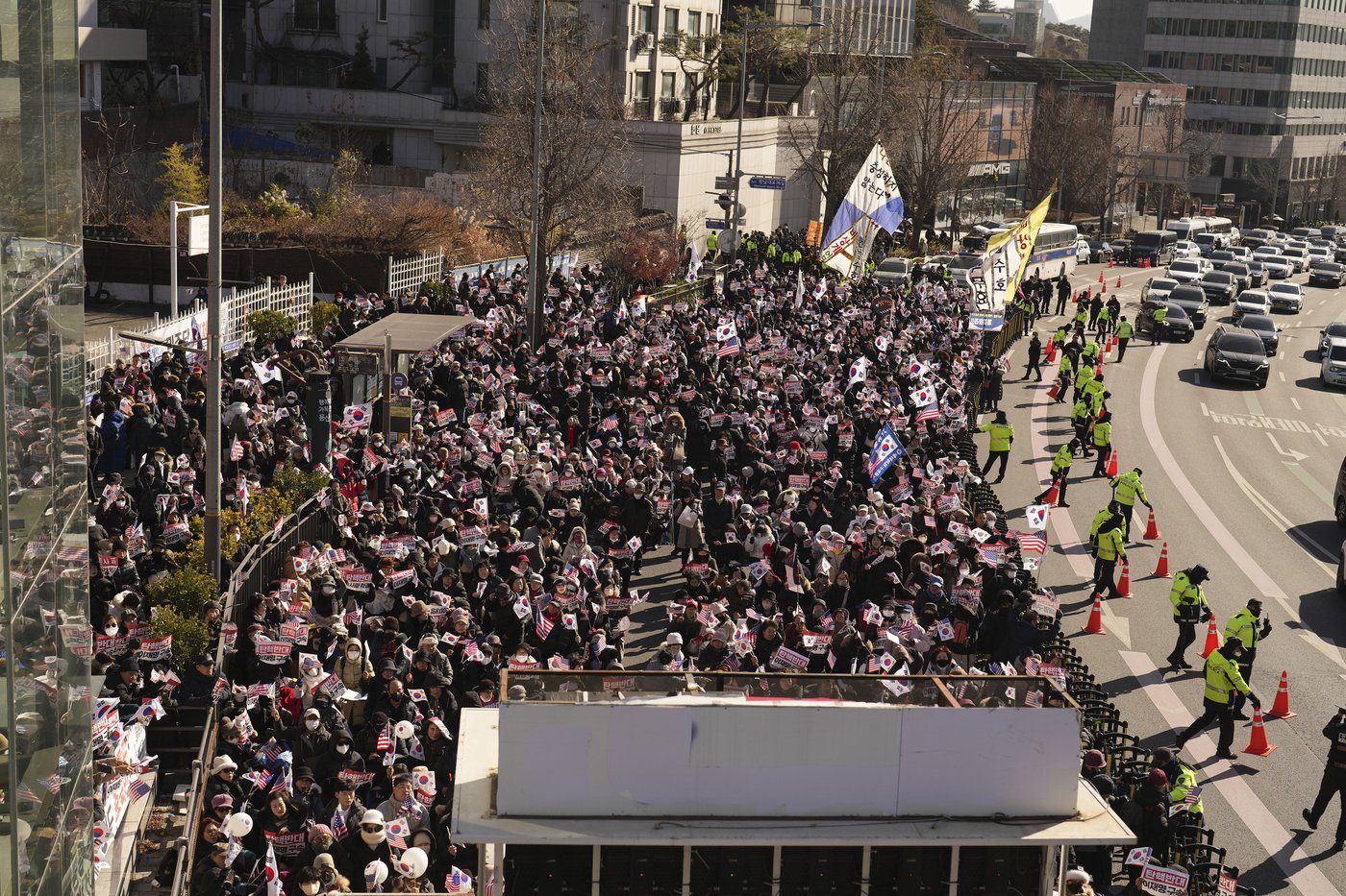 South Korean court issues warrants to detain impeached President Yoon and search his office | iNFOnews.ca South Korean court issues warrants to detain impeached President Yoon and search his office | iNFOnews.ca