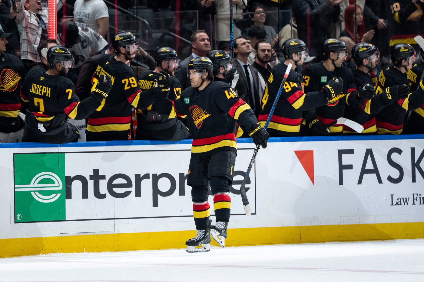 'Smarter' Sherwood turns sniper in boosting Canucks' energy | iNFOnews.ca