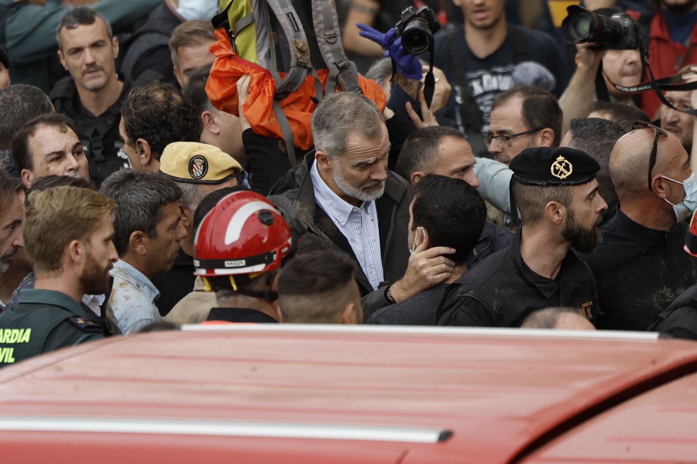 Spain flood survivors hurl mud at the royals and top government officials | iNFOnews.ca Spain flood survivors hurl mud at the royals and top government officials | iNFOnews.ca