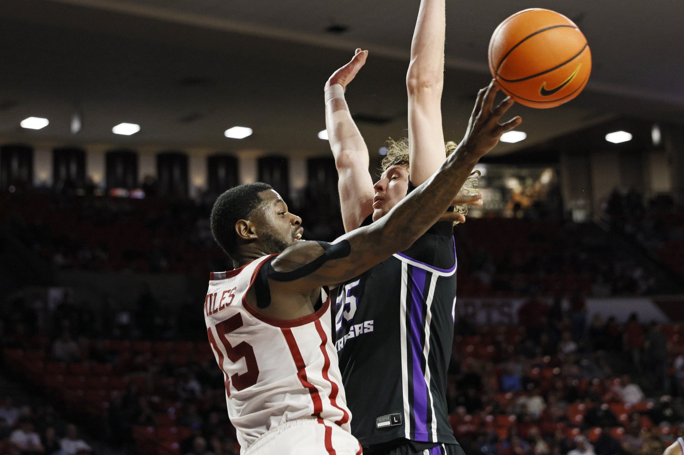 Duke Miles scores a season-high 29 points and No. 14 Oklahoma beats Central Arkansas 89-66 | iNFOnews.ca