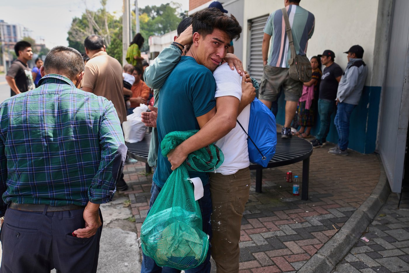 As Guatemalan kids sit in planes on tarmac, judge orders they stay in the US, for now | iNFOnews.ca