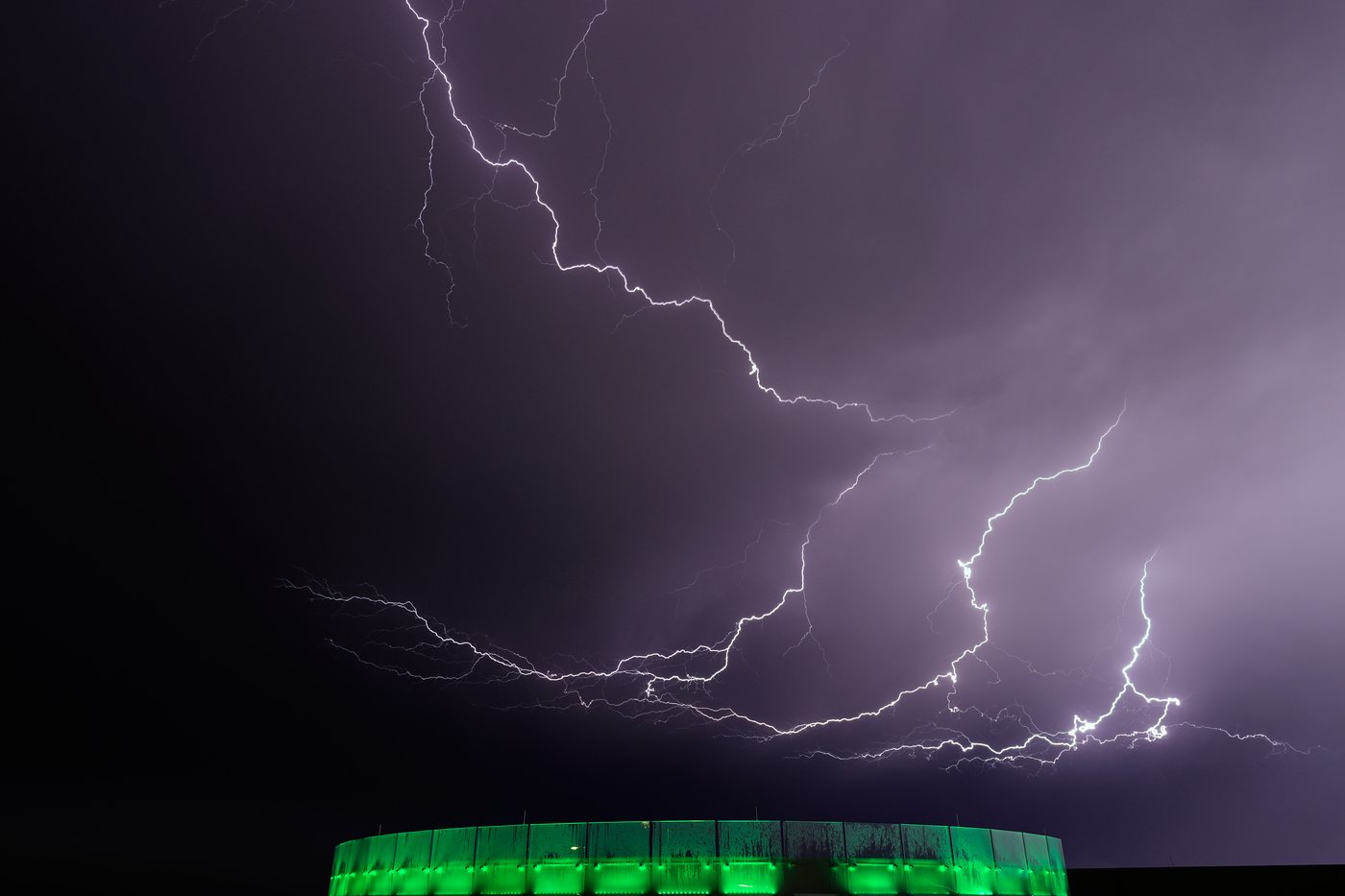 Severe storms accompanied by tornadoes damage communities from the Plains to the Midwest | iNwheels Severe storms accompanied by tornadoes damage communities from the Plains to the Midwest | iNwheels
