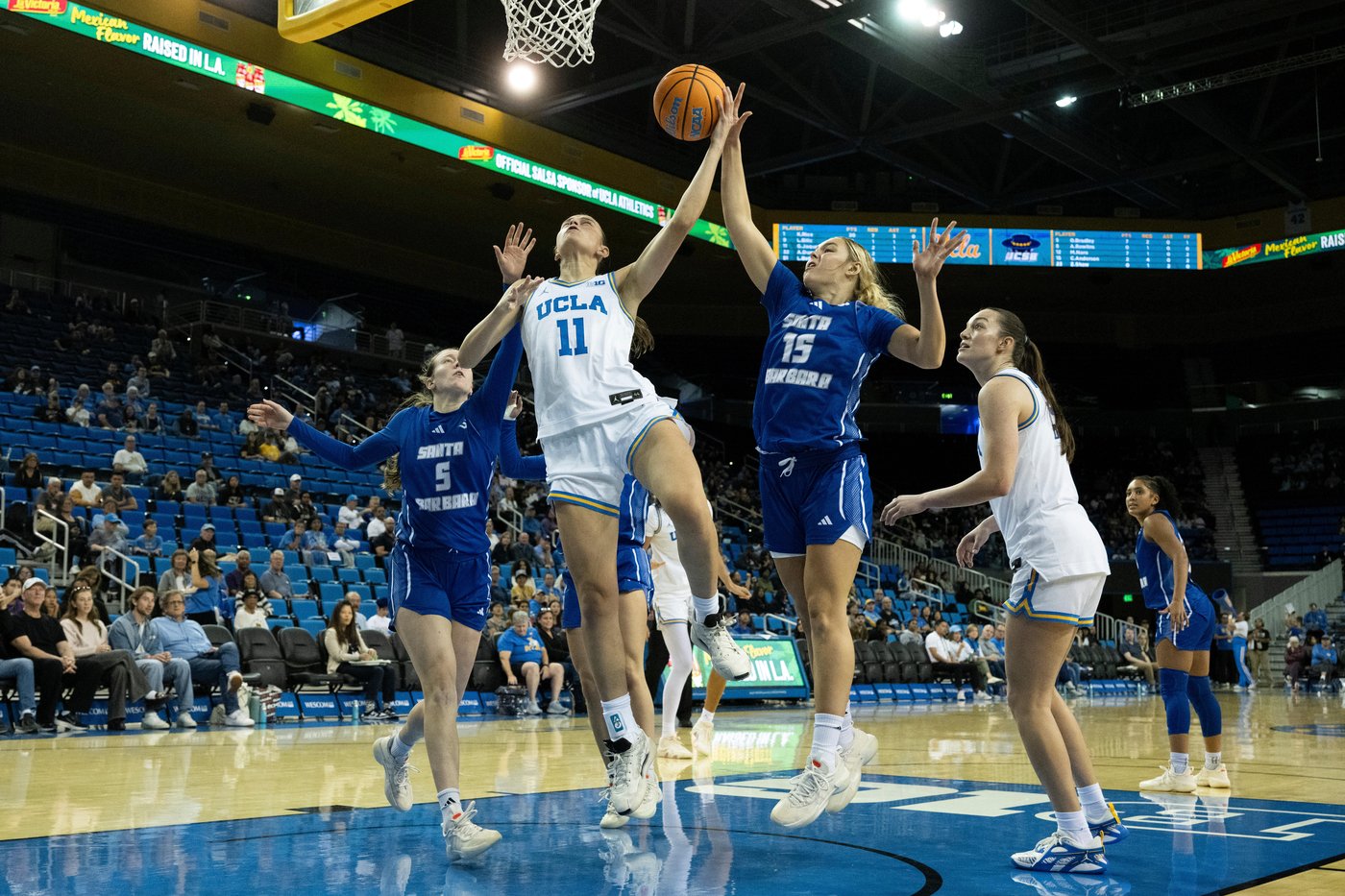 Three players score 20 points or more for No. 3 UCLA in win over UC Santa Barbara | iNFOnews.ca