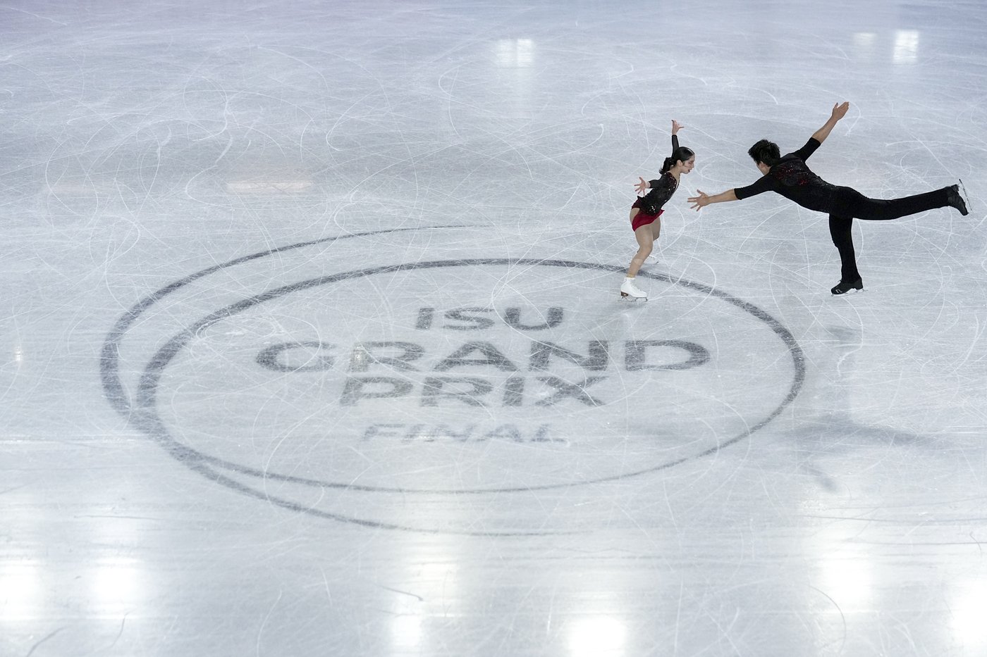 Malinin builds big lead at figure skating Grand Prix Final and Hase and Volodin win pairs | iNFOnews.ca