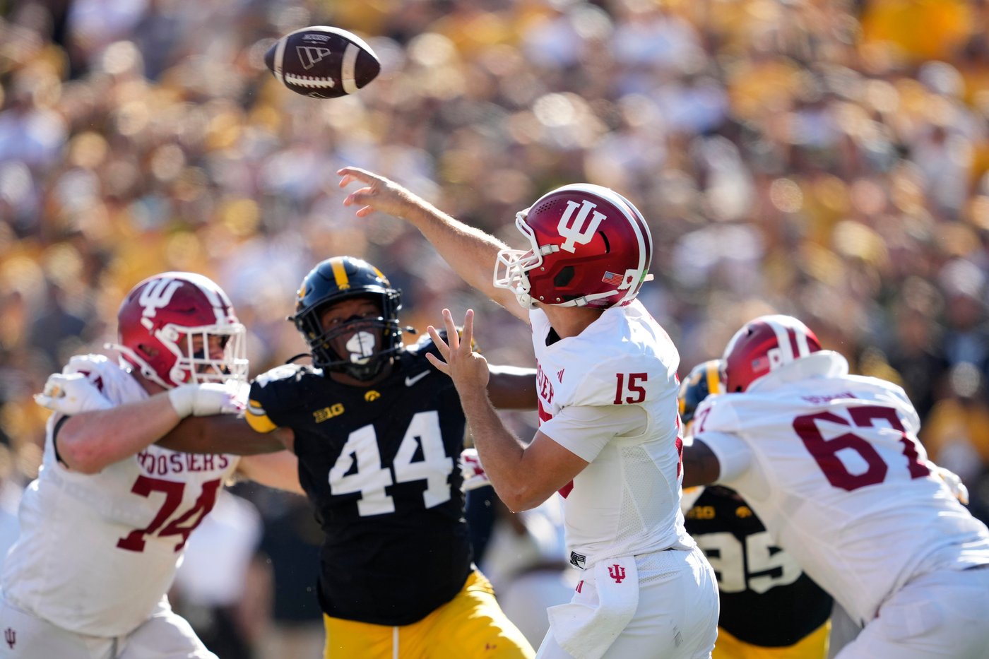 No. 11 Indiana gets late touchdown to beat Iowa, 20-15 | iNFOnews.ca