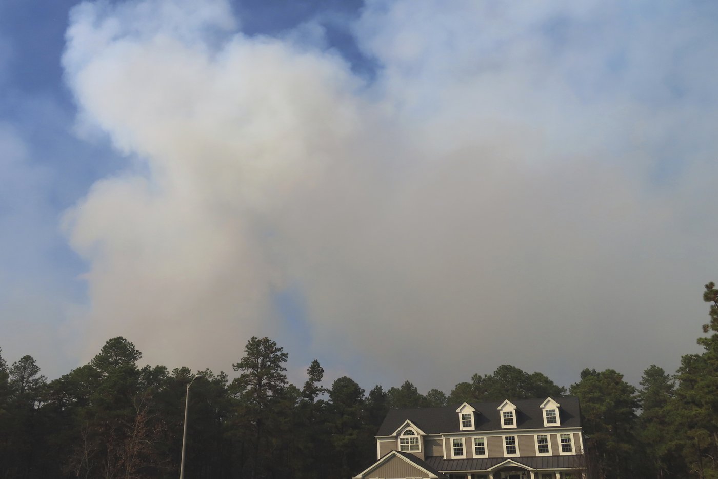 Crews battling New Jersey wildfires in driest conditions in nearly 120 years | iNFOnews.ca Crews battling New Jersey wildfires in driest conditions in nearly 120 years | iNFOnews.ca