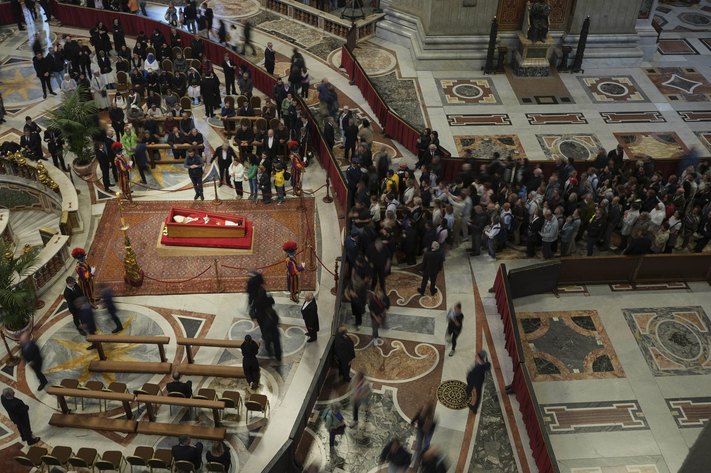 Tens of thousands file into St. Peter's Basilica to pay final respects to Pope Francis | iNFOnews.ca Tens of thousands file into St. Peter's Basilica to pay final respects to Pope Francis | iNFOnews.ca