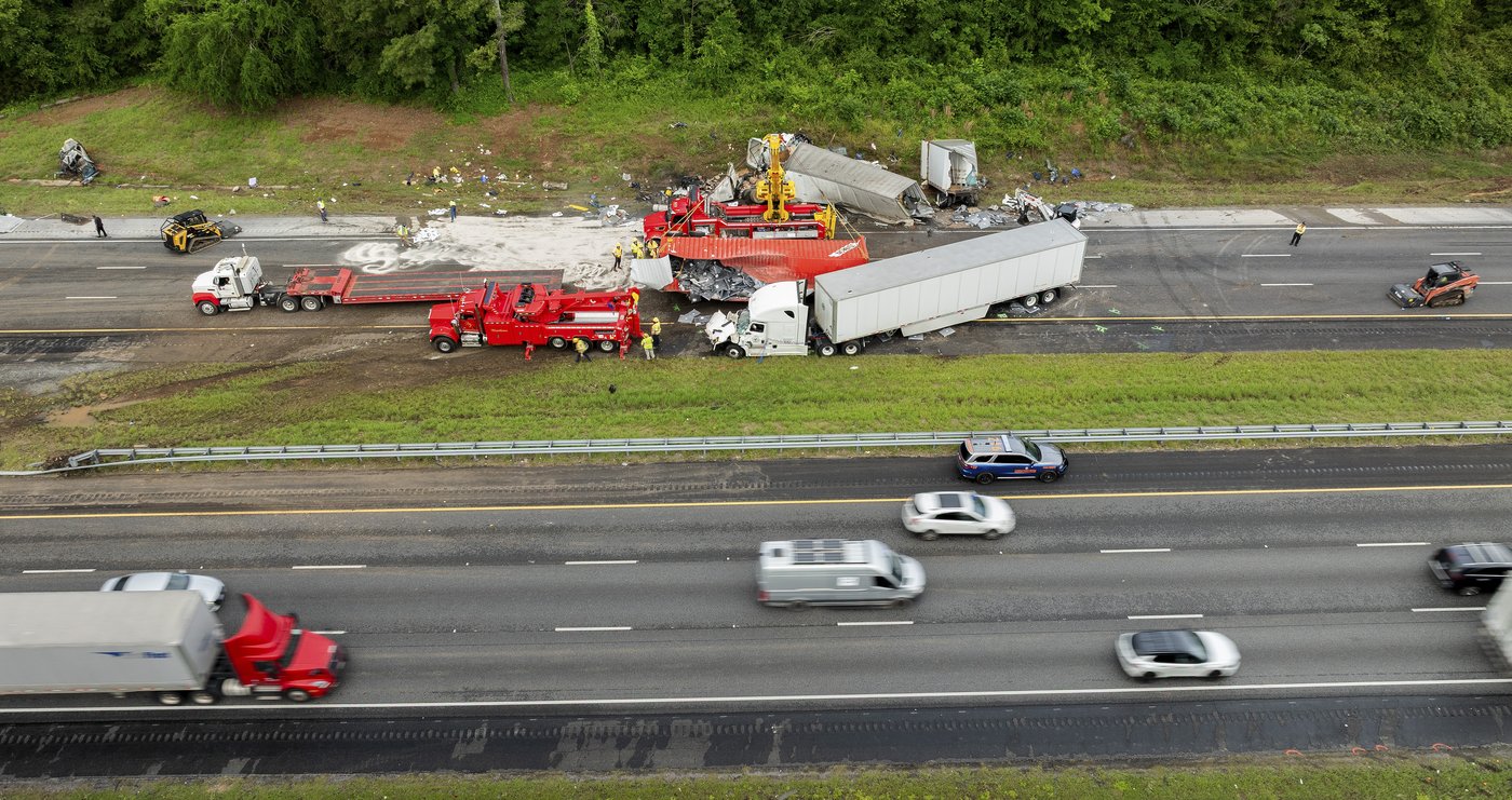 3 people killed in fiery crash involving a half-dozen vehicles on north Georgia interstate | iNFOnews.ca 3 people killed in fiery crash involving a half-dozen vehicles on north Georgia interstate | iNFOnews.ca