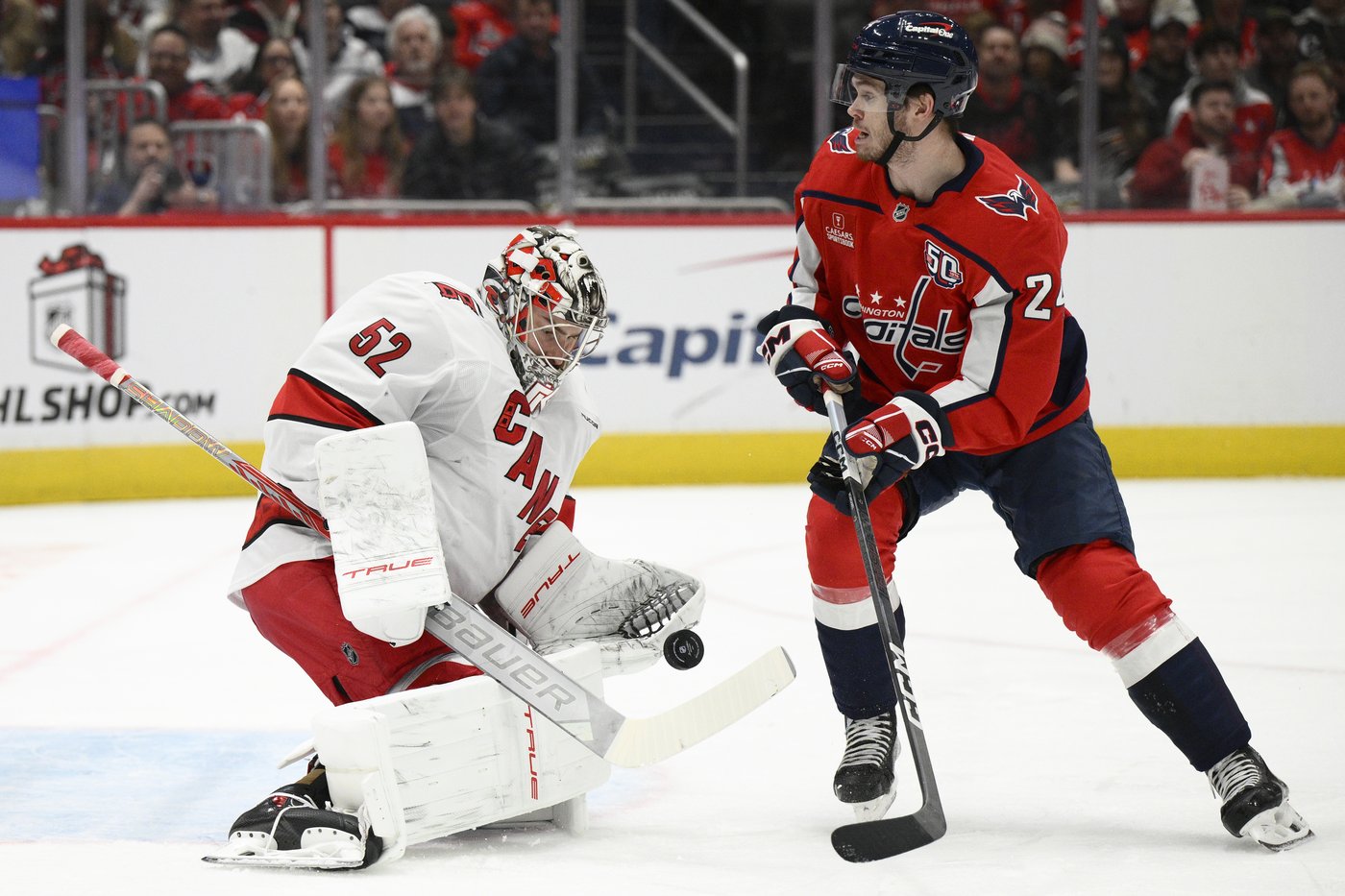 Charlie Lindgren shines with a windmill save as the Capitals beat the Hurricanes 3-1 | iNFOnews.ca Charlie Lindgren shines with a windmill save as the Capitals beat the Hurricanes 3-1 | iNFOnews.ca