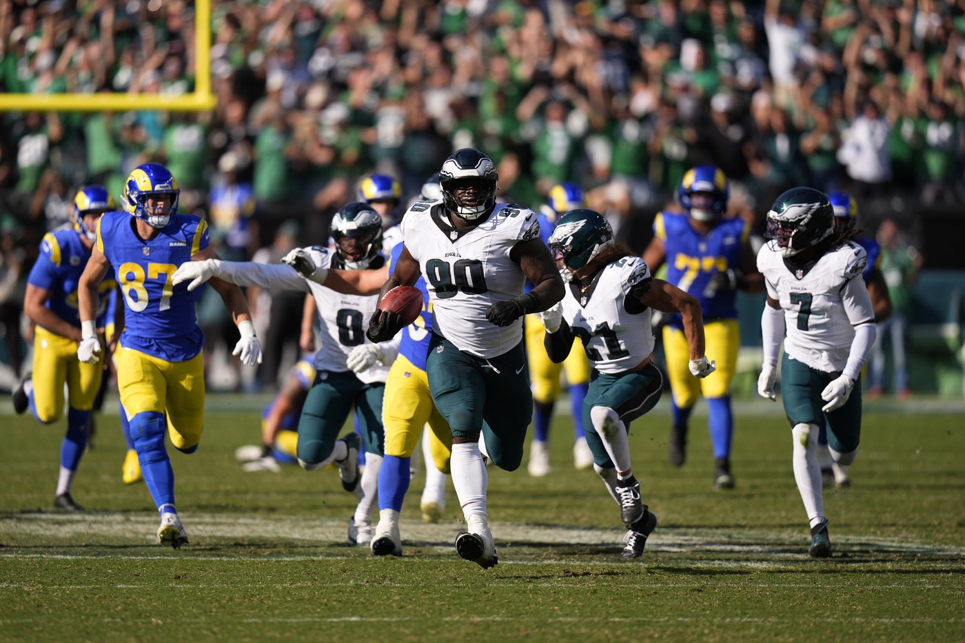 Jordan Davis seals Eagles' 33-26 thrilling win over Rams with Philly's 2nd blocked FG of 4th quarter | iNFOnews.ca