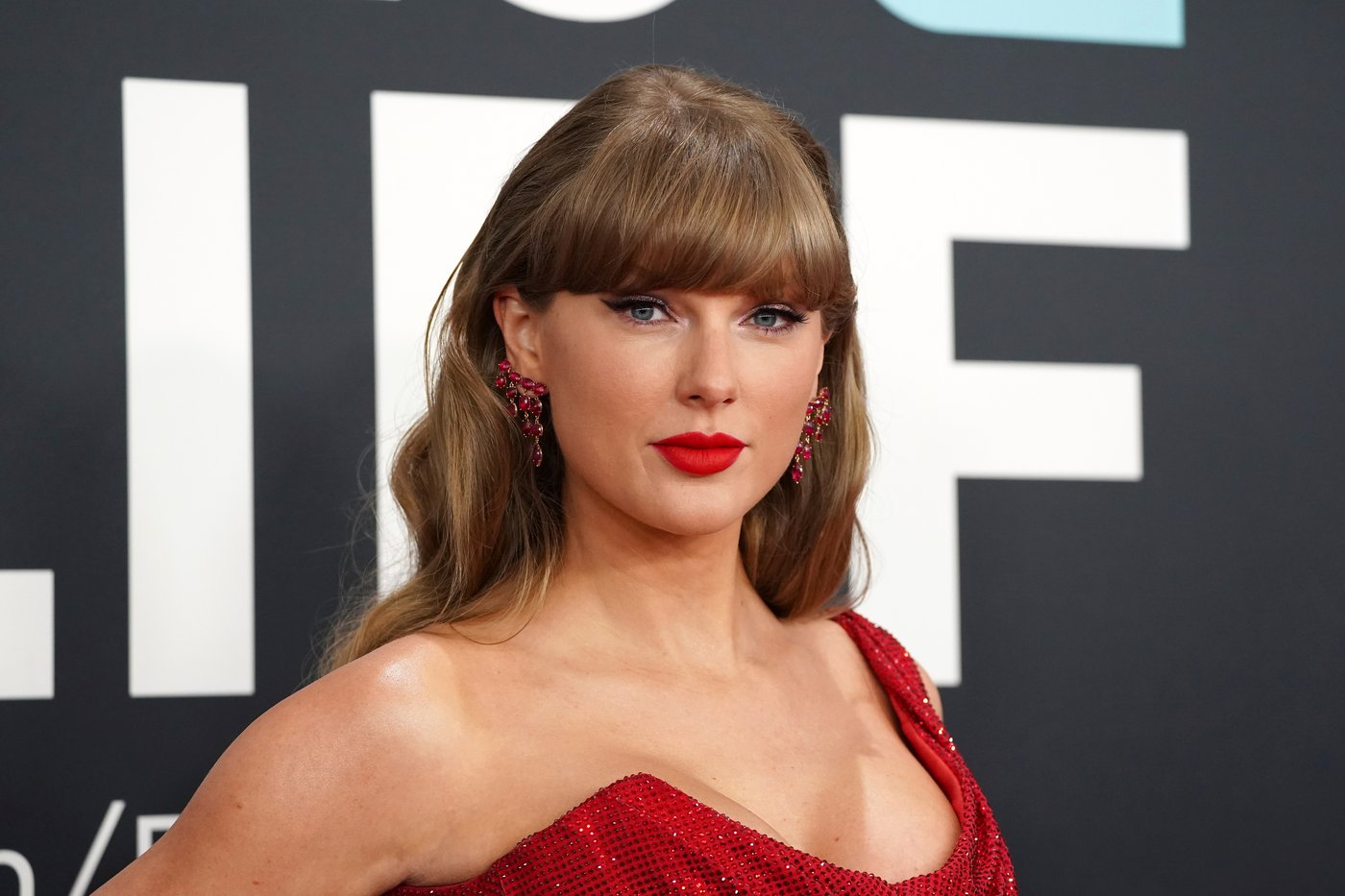 Taylor Swift's ‘The Life of a Showgirl’ makes history by selling 4 million copies in first week | iNFOnews.ca