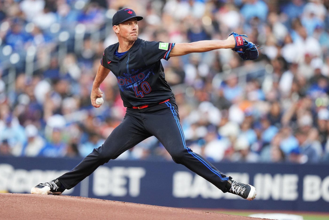 'Didn't miss a beat': Savvy veteran Bassitt leads Jays to win in return from break | iNFOnews.ca