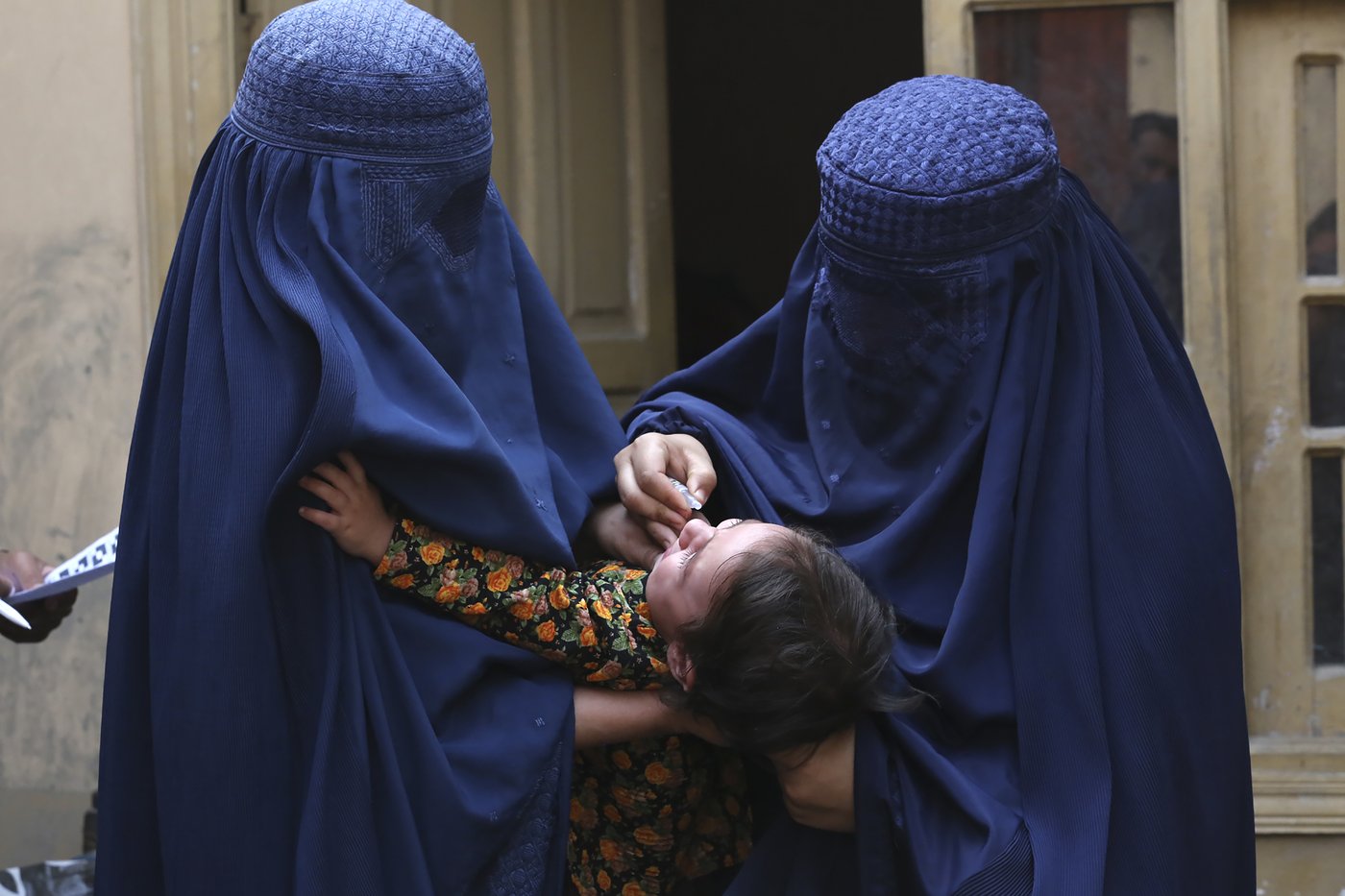 Attack on a health center used in an anti-polio campaign in Pakistan kills 2 police officers | iNFOnews.ca Attack on a health center used in an anti-polio campaign in Pakistan kills 2 police officers | iNFOnews.ca