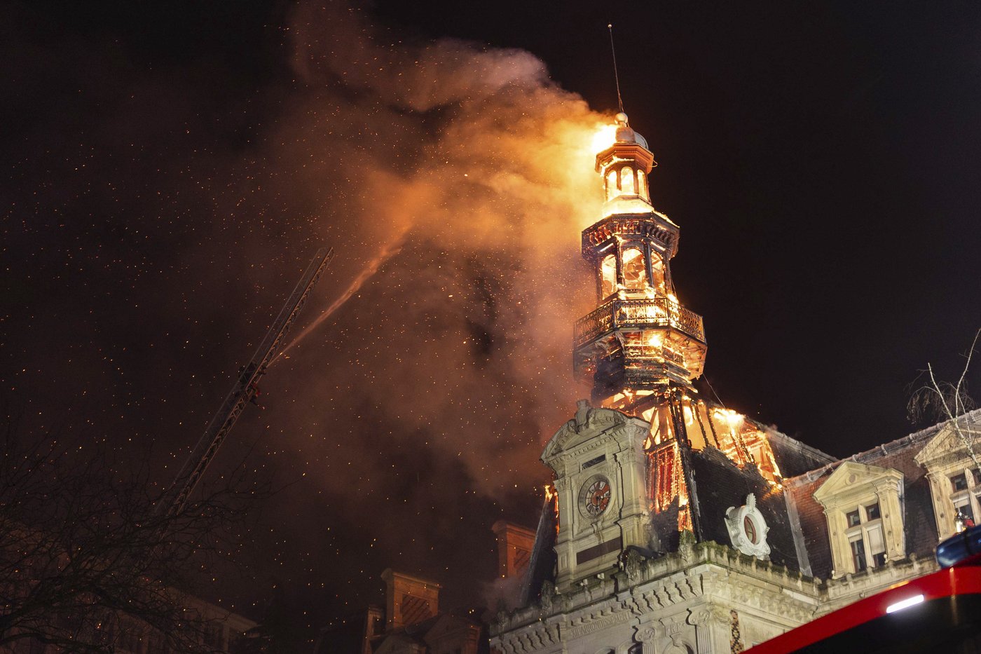 Fire damages a 19th century district town hall in Paris, leaving the bell tower at risk of collapse | iNFOnews.ca