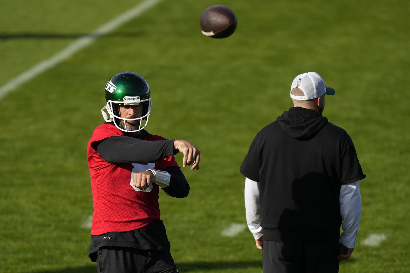 Jets' Rodgers insists there's no rift with Saleh and responds to rumors of potential Adams reunion | iNFOnews.ca