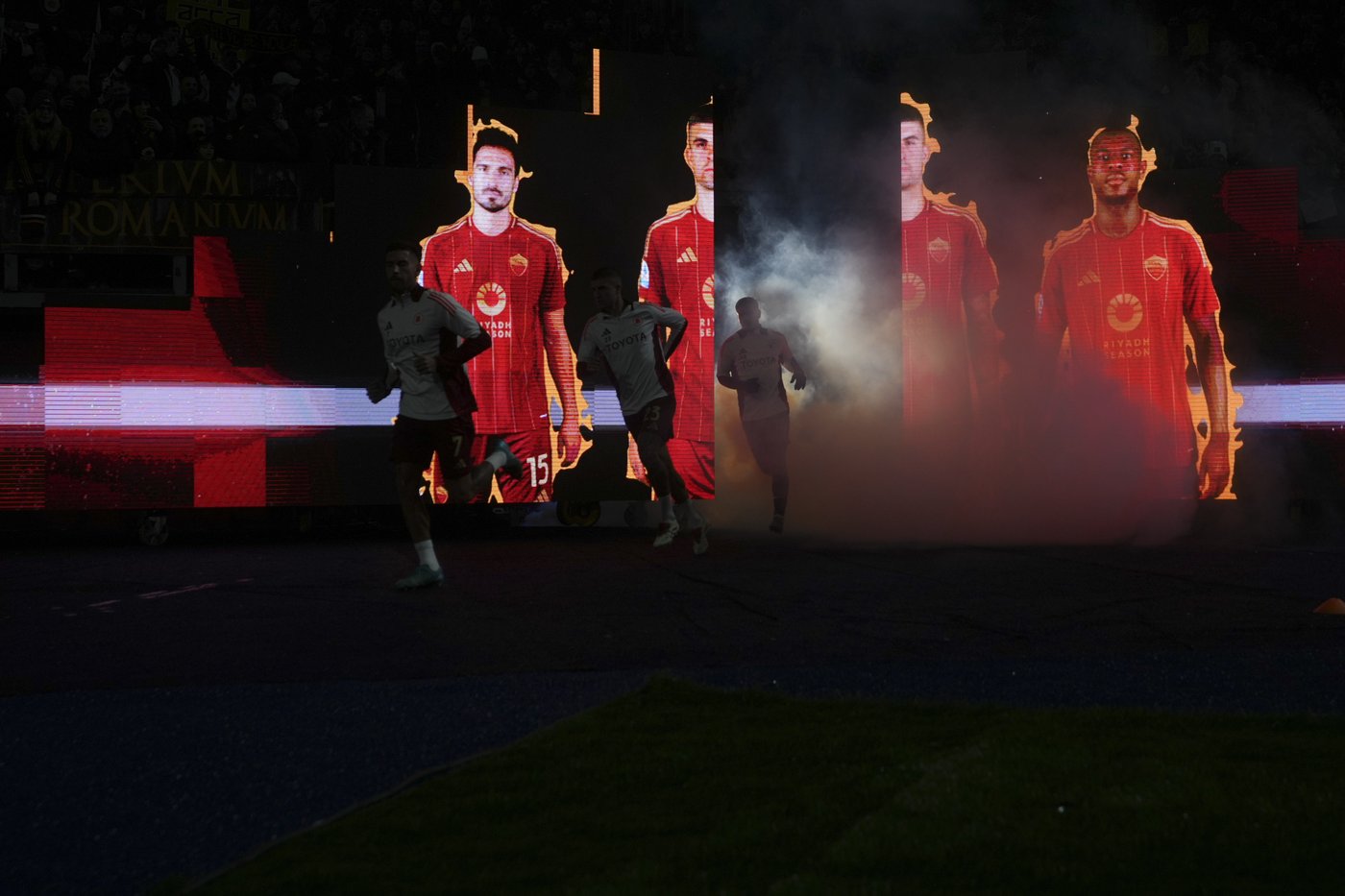 Car lit up in flames outside the stadium before Rome derby as rival fans approach each other | iNFOnews.ca Car lit up in flames outside the stadium before Rome derby as rival fans approach each other | iNFOnews.ca