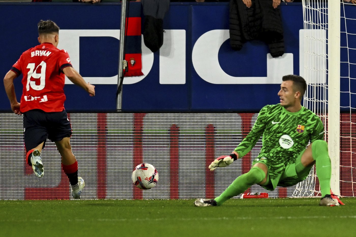 Osasuna stuns Barcelona 4-2 and stops it from tying club record for best season start | iNFOnews.ca Osasuna stuns Barcelona 4-2 and stops it from tying club record for best season start | iNFOnews.ca