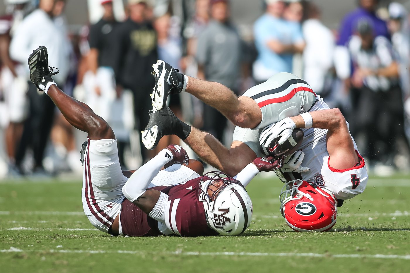Gunner Stockton throws for three touchdowns as No. 5 Georgia beats Mississippi State 41-21 | iNFOnews.ca