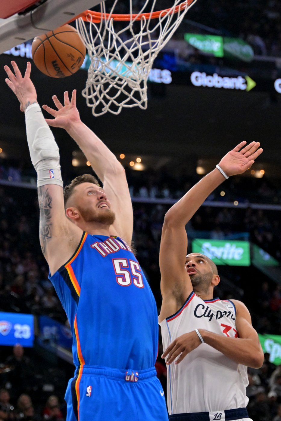 Thunder surge past Clippers 126-107 to extend season-opening winning streak to 8 | iNFOnews.ca Thunder surge past Clippers 126-107 to extend season-opening winning streak to 8 | iNFOnews.ca