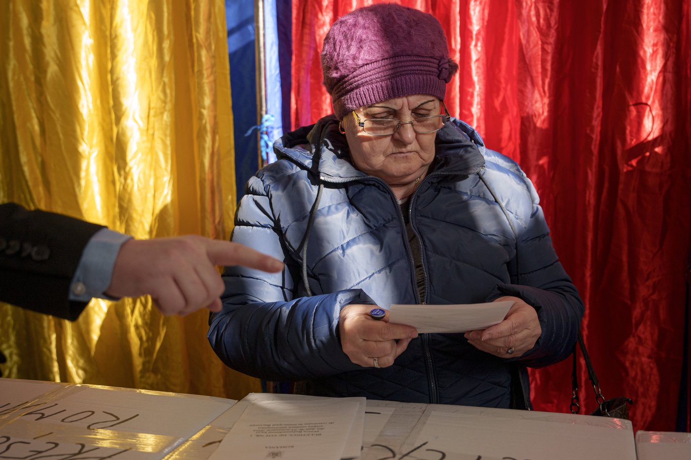 Far-right populist surprises in Romanian presidential election appearing set to enter runoff | iNFOnews.ca Far-right populist surprises in Romanian presidential election appearing set to enter runoff | iNFOnews.ca