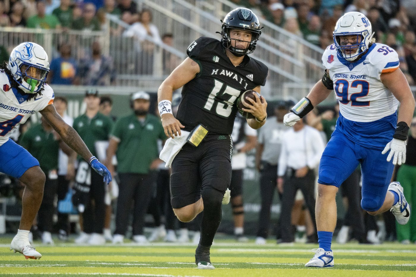 Jeanty rushes for 217 yards and TD, catches TD pass and Boise State downs Hawaii 28-7 | iNFOnews.ca
