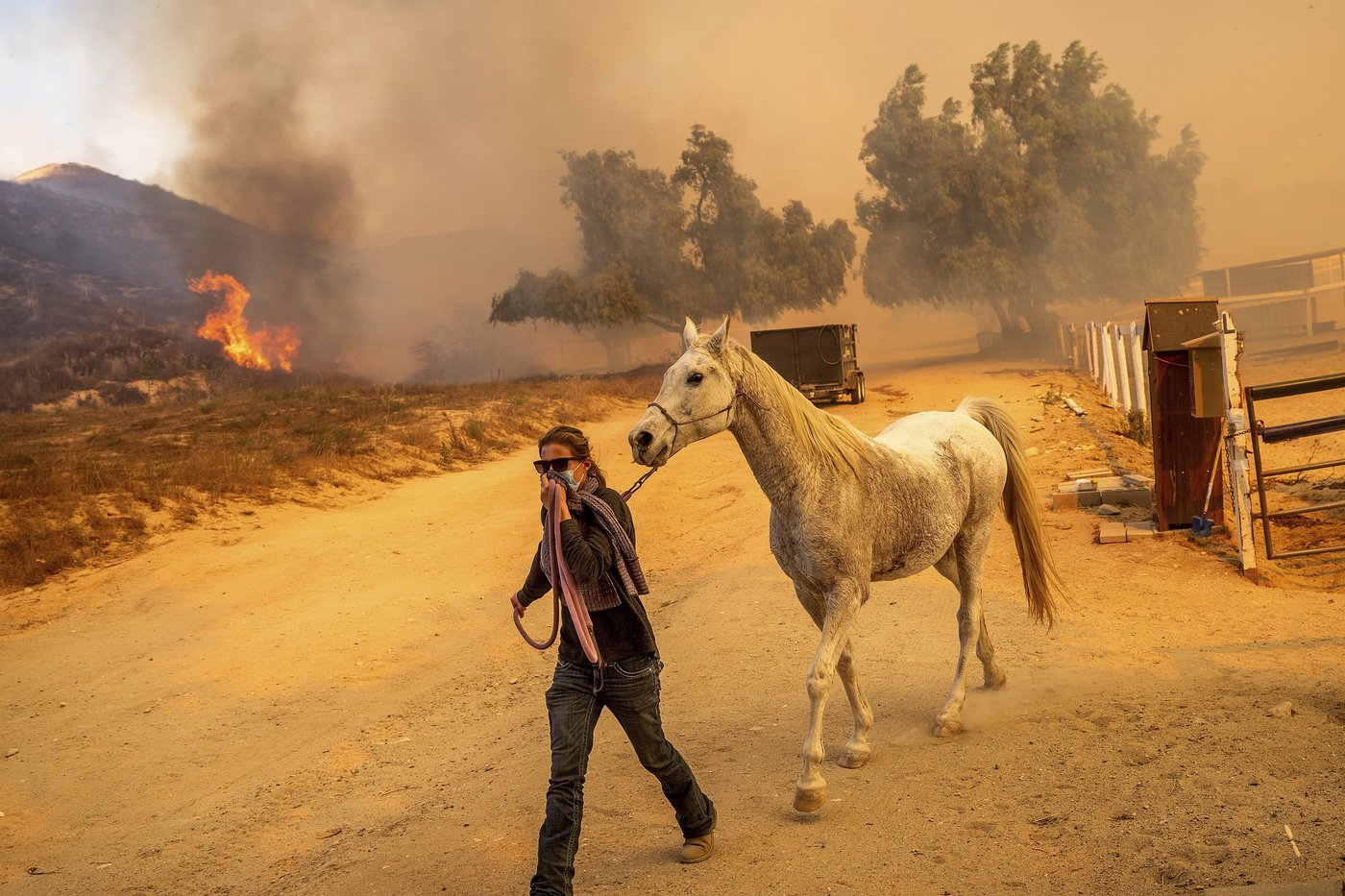 Fire crews on both US coasts battle wildfires | iNFOnews.ca Fire crews on both US coasts battle wildfires | iNFOnews.ca
