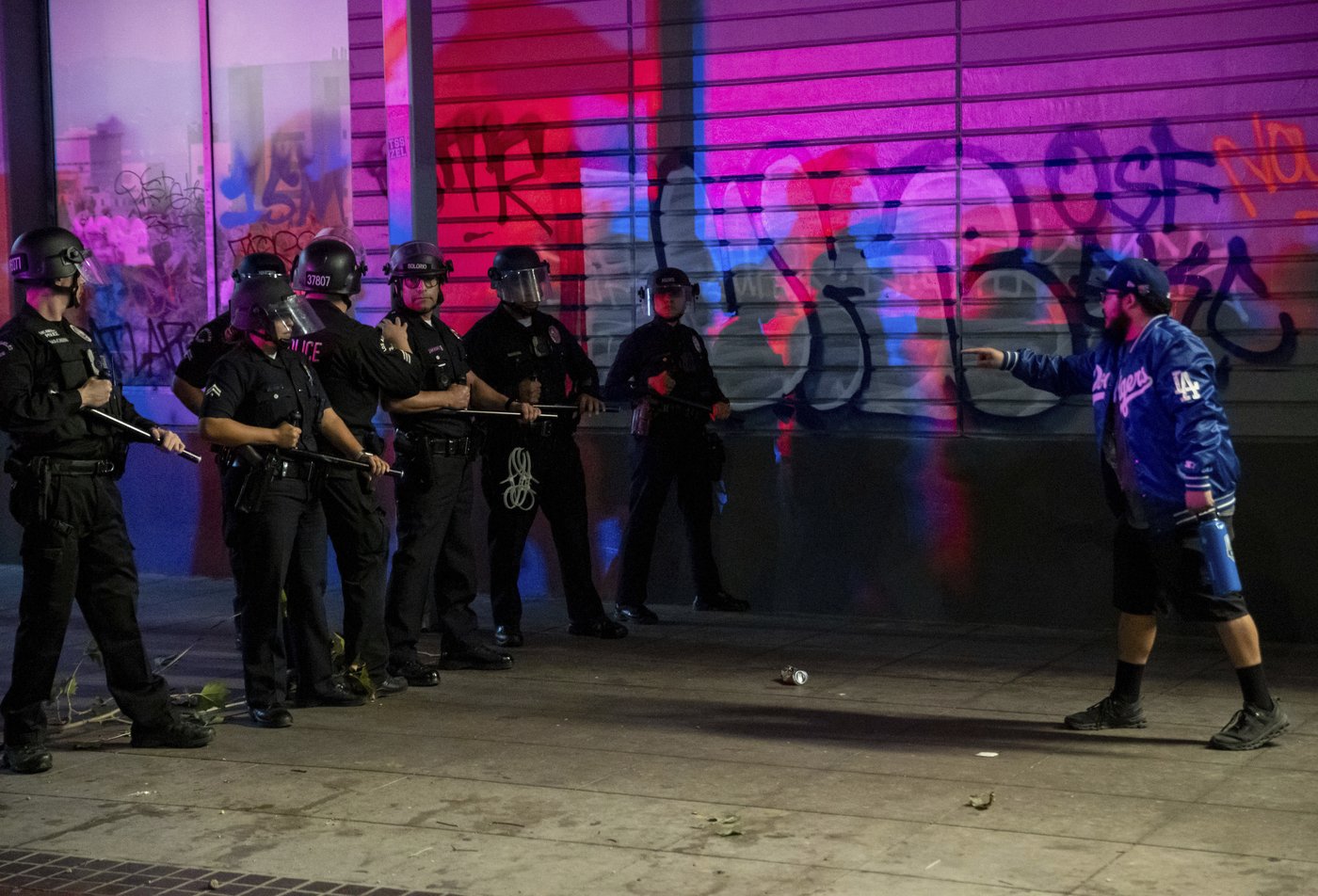 Los Angeles sees city bus burned, store thefts and rowdy crowds after Dodgers win World Series | iNFOnews.ca