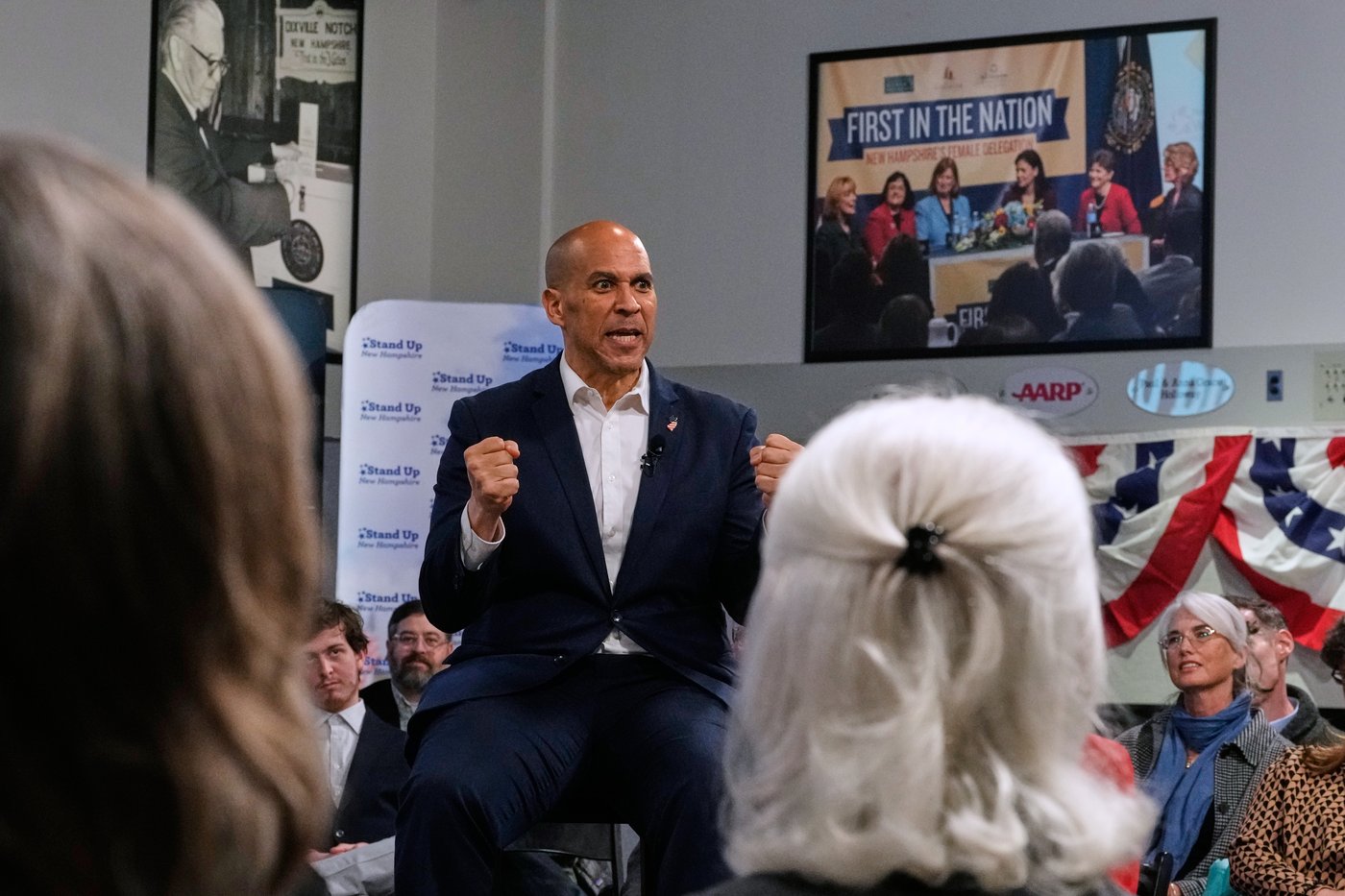 Cory Booker says Dems need to 'get back in the huddle' after blowing a big play | iNFOnews.ca