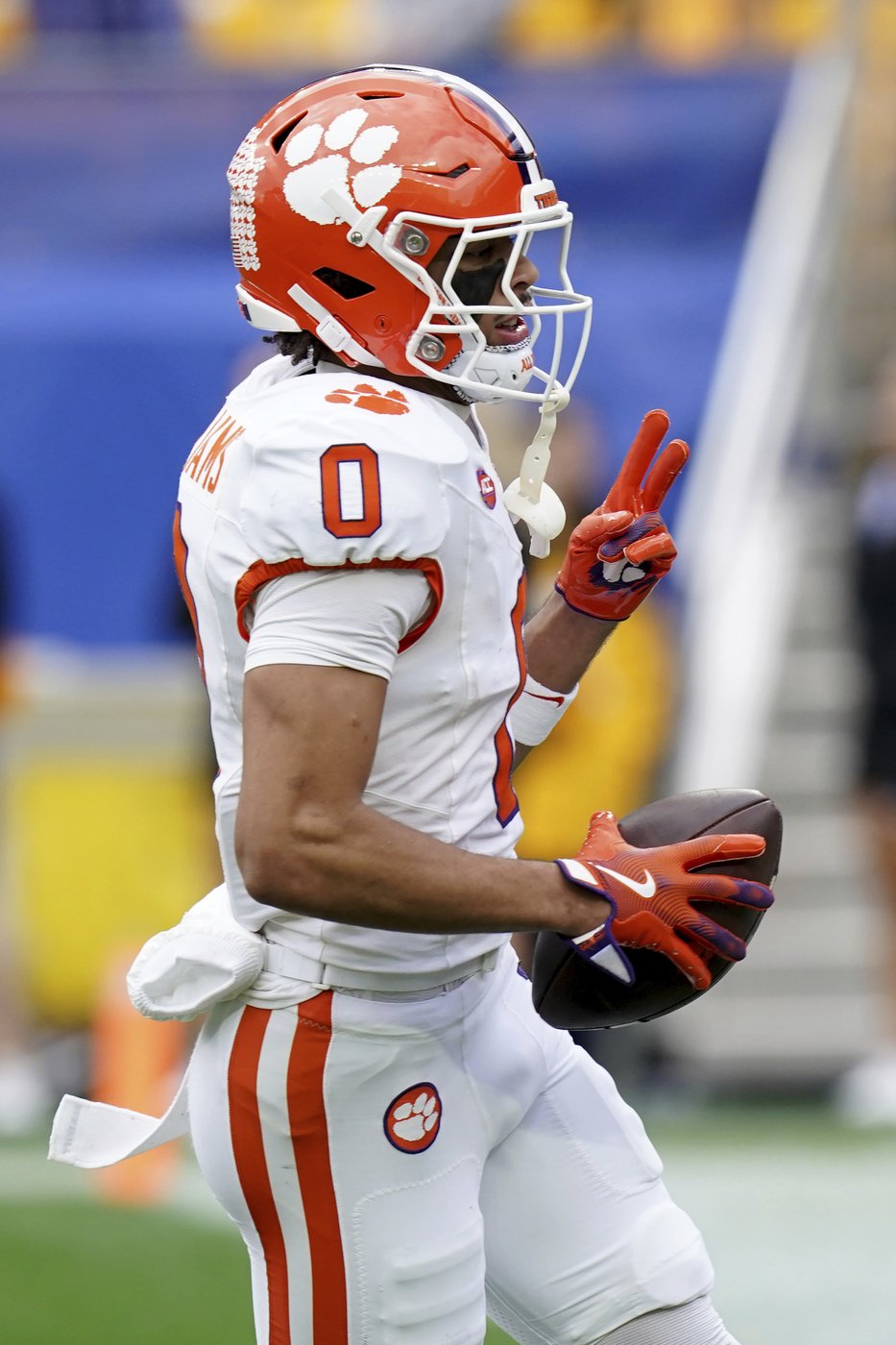 Klubnik's late touchdown run helps No. 17 Clemson escape with a 24-20 win over Pitt | iNFOnews.ca Klubnik's late touchdown run helps No. 17 Clemson escape with a 24-20 win over Pitt | iNFOnews.ca