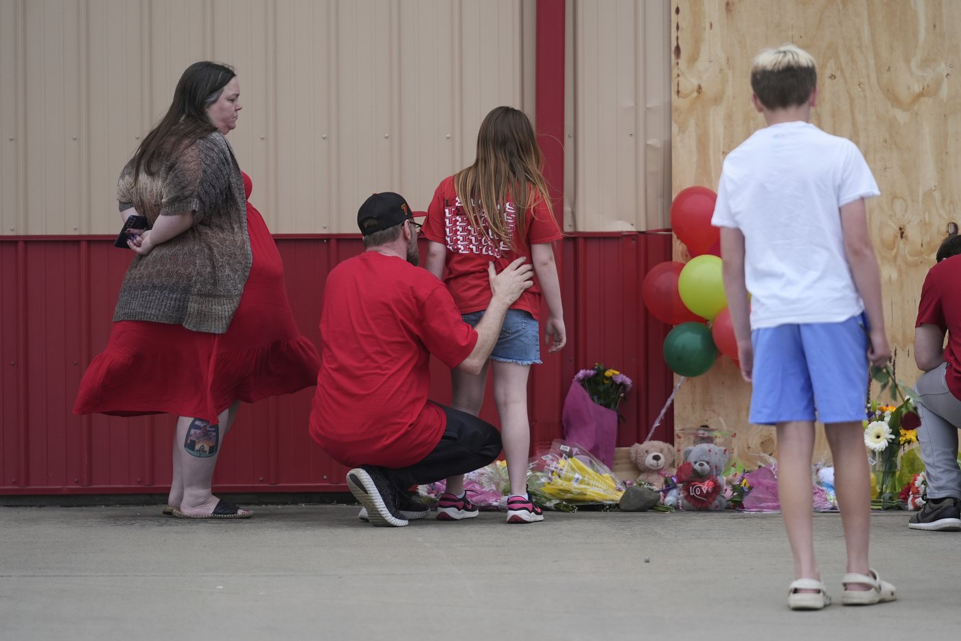 Illinois town mourns the 4 youngsters killed when a car barreled through their after-school camp | iNFOnews.ca Illinois town mourns the 4 youngsters killed when a car barreled through their after-school camp | iNFOnews.ca