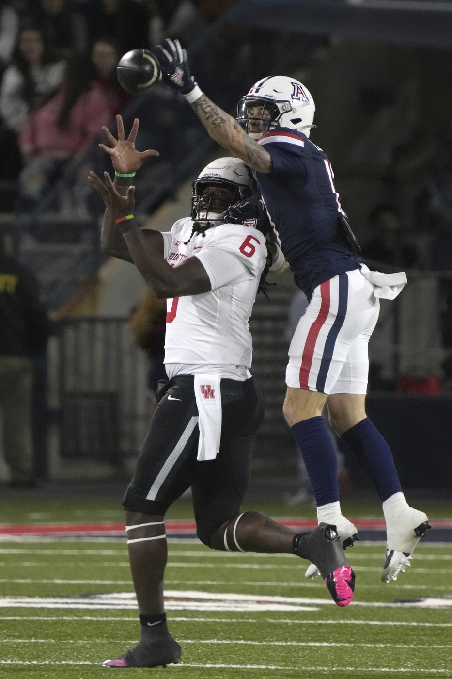 Noah Fifita throws for 2 TDs, Arizona ends 5-game losing streak with 27-3 win over Houston | iNFOnews.ca