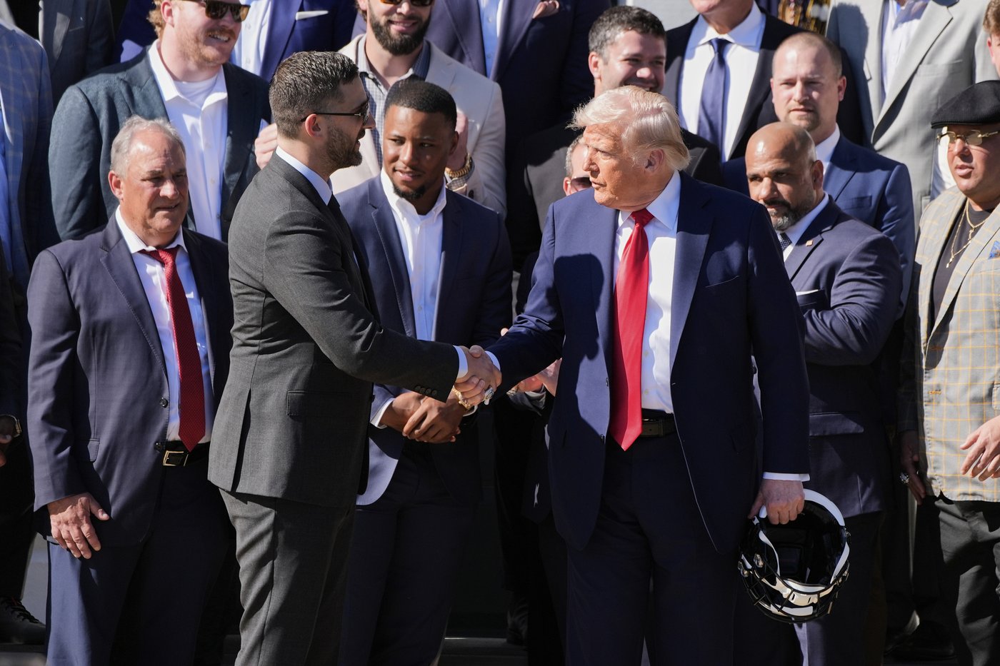 Trump celebrates the Super Bowl champ Eagles at White House, but star QB Jalen Hurts skips ceremony | iNFOnews.ca Trump celebrates the Super Bowl champ Eagles at White House, but star QB Jalen Hurts skips ceremony | iNFOnews.ca