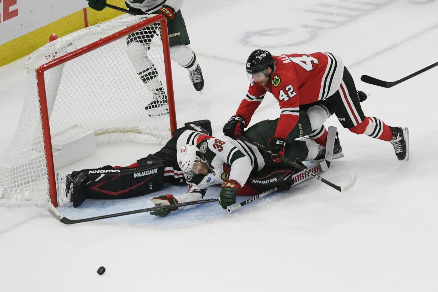 NHL roundup: Kurashev's OT goal lifts Blackhawks over Wild 2-1 | iNFOnews.ca