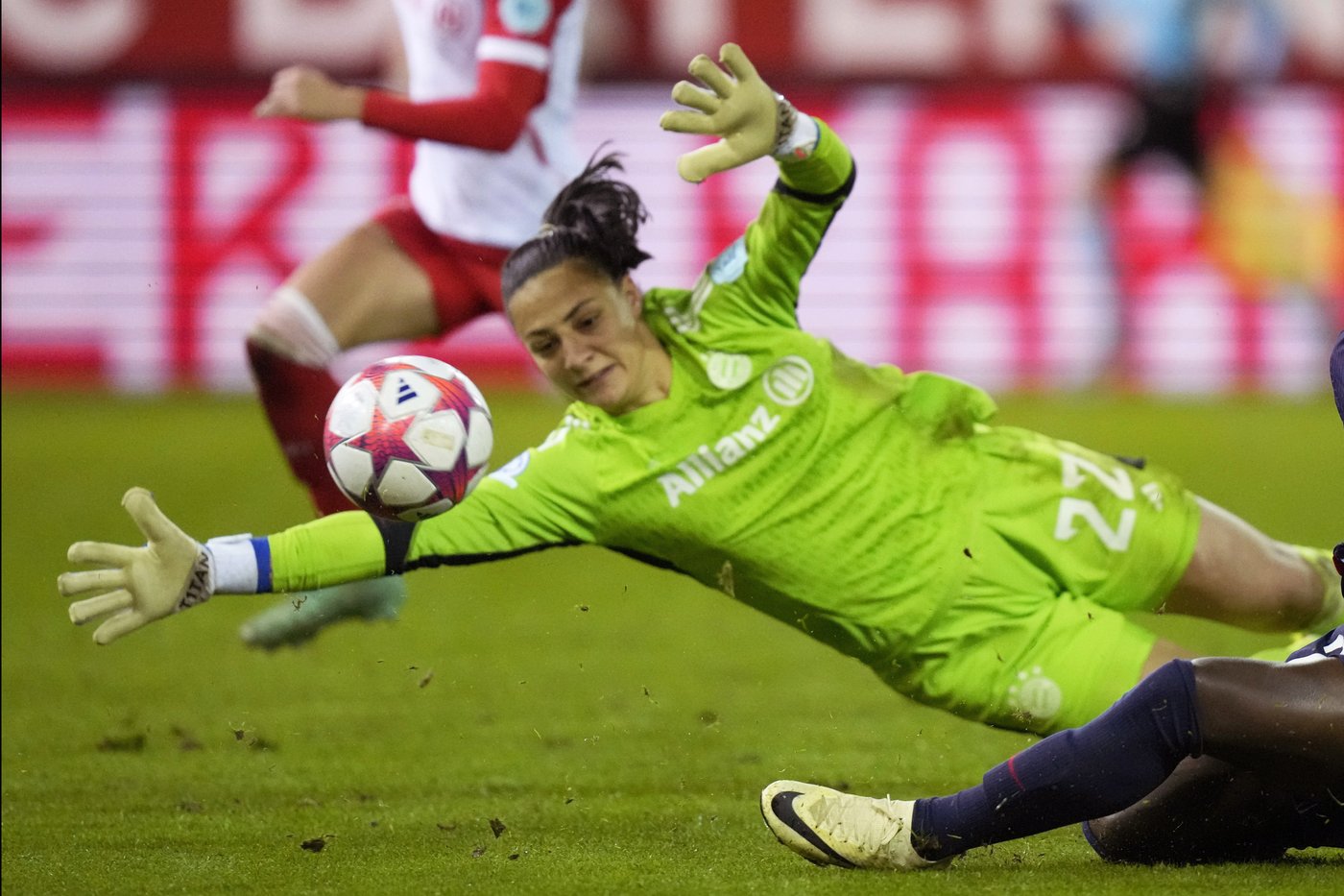 Bayern Munich goalkeeper Mala Grohs diagnosed with a malignant tumor. Club extends her contract | iNFOnews.ca Bayern Munich goalkeeper Mala Grohs diagnosed with a malignant tumor. Club extends her contract | iNFOnews.ca