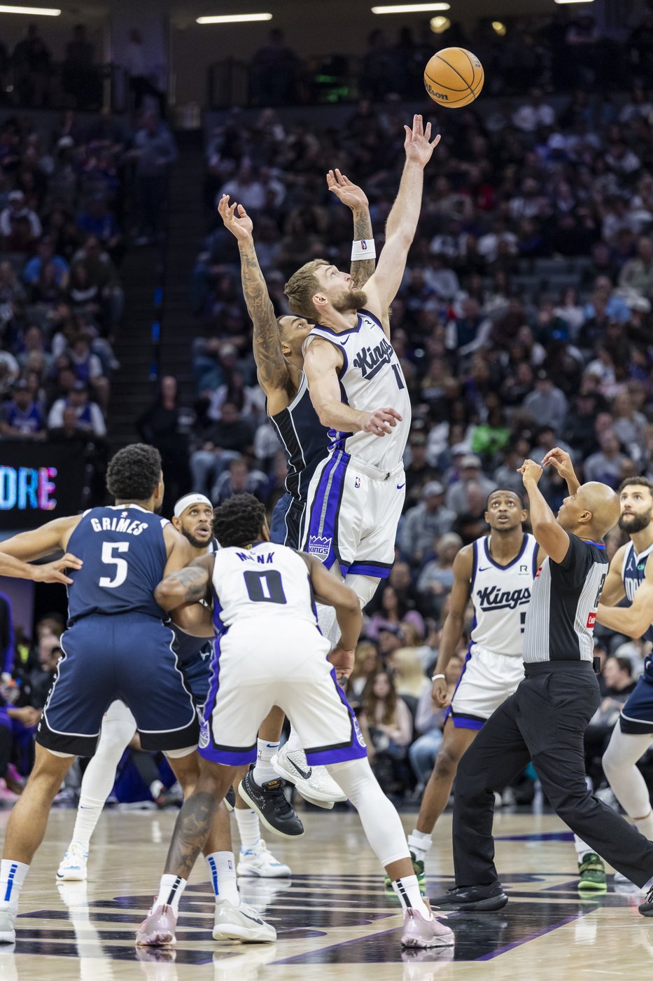 Fox has 33 points, Kings beat Mavericks 110-100 as Christie wins first after becoming interim coach | iNFOnews.ca