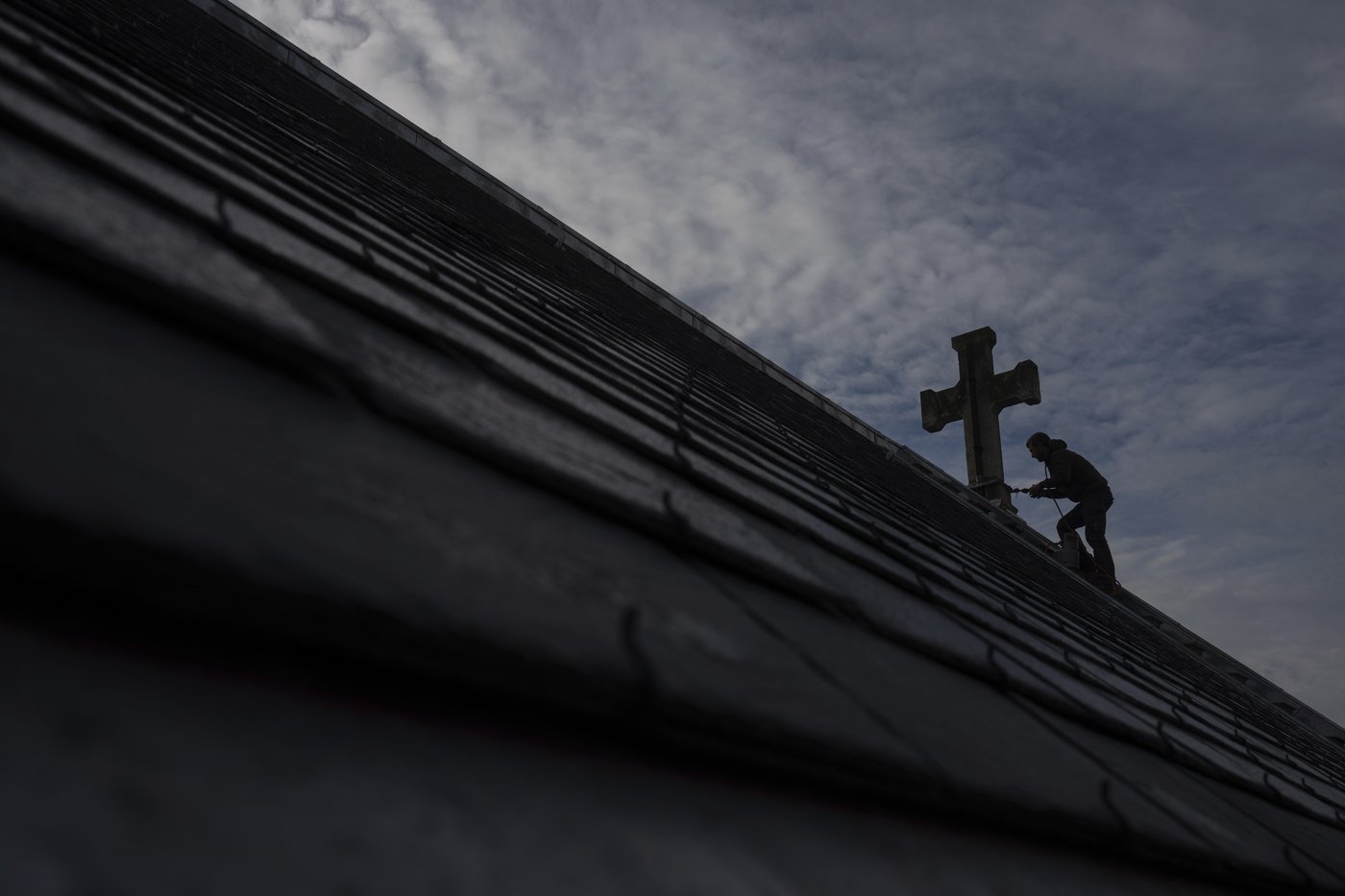 The zinc roof restorers of Paris now have UNESCO Cultural Heritage recognition | iNFOnews.ca The zinc roof restorers of Paris now have UNESCO Cultural Heritage recognition | iNFOnews.ca