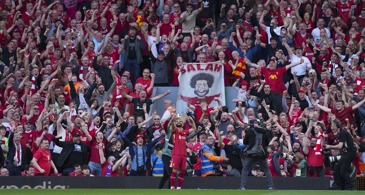 Salah poses for celebration selfie with Liverpool fans during title-winning Tottenham match | iNFOnews.ca Salah poses for celebration selfie with Liverpool fans during title-winning Tottenham match | iNFOnews.ca