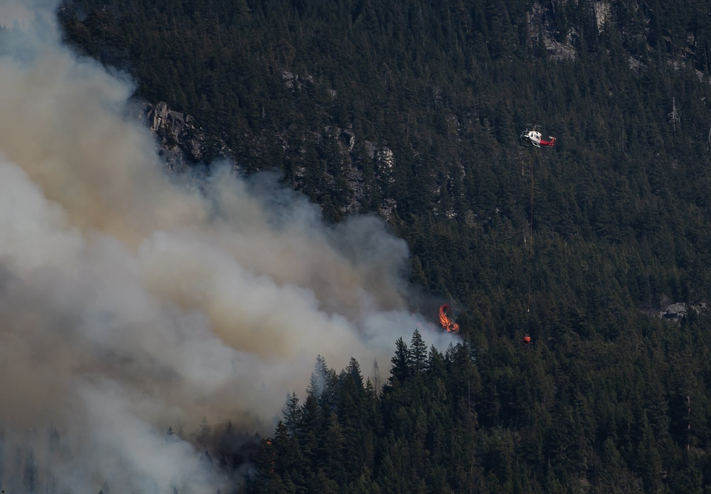 Ash falls on Lytton, B.C., as 'very scary' fire triggers evacuation alerts | iNFOnews.ca Ash falls on Lytton, B.C., as 'very scary' fire triggers evacuation alerts | iNFOnews.ca