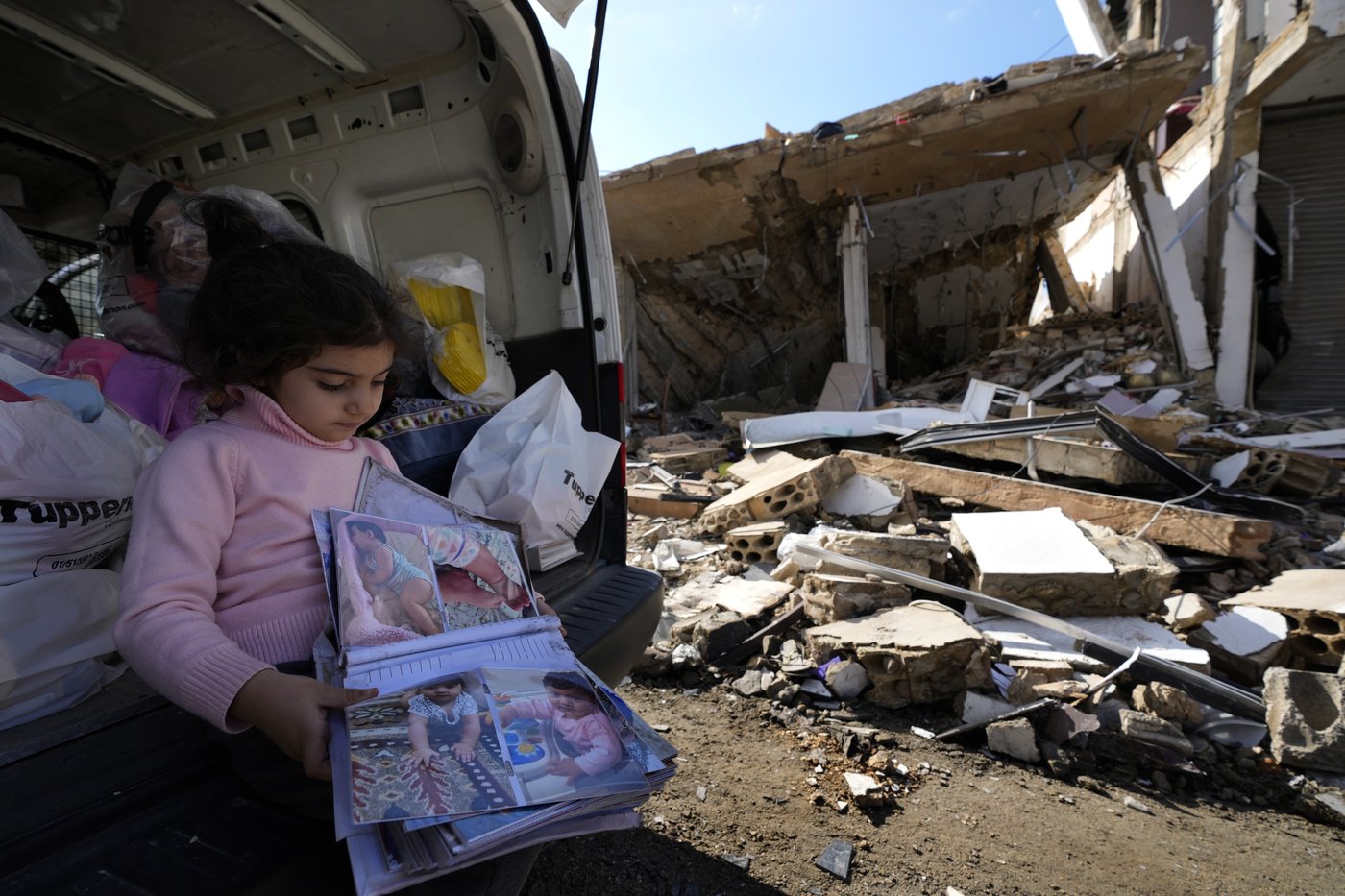 Displaced families in Lebanon who return home are faced with piles of rubble | iNFOnews.ca