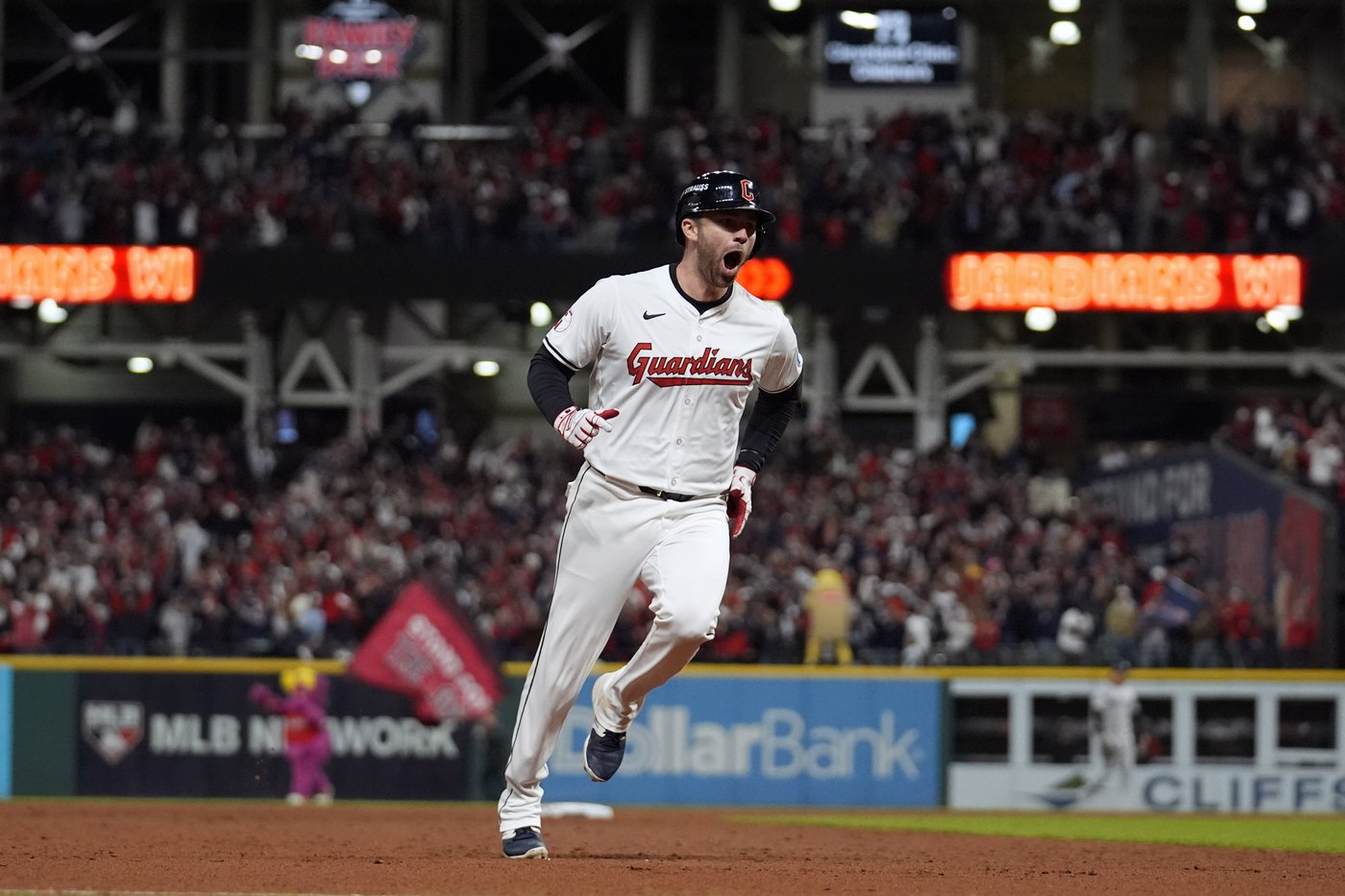 Fry's 2-run homer in 10th sends Guardians to stunning 7-5 win over Yankees | iNFOnews.ca Fry's 2-run homer in 10th sends Guardians to stunning 7-5 win over Yankees | iNFOnews.ca