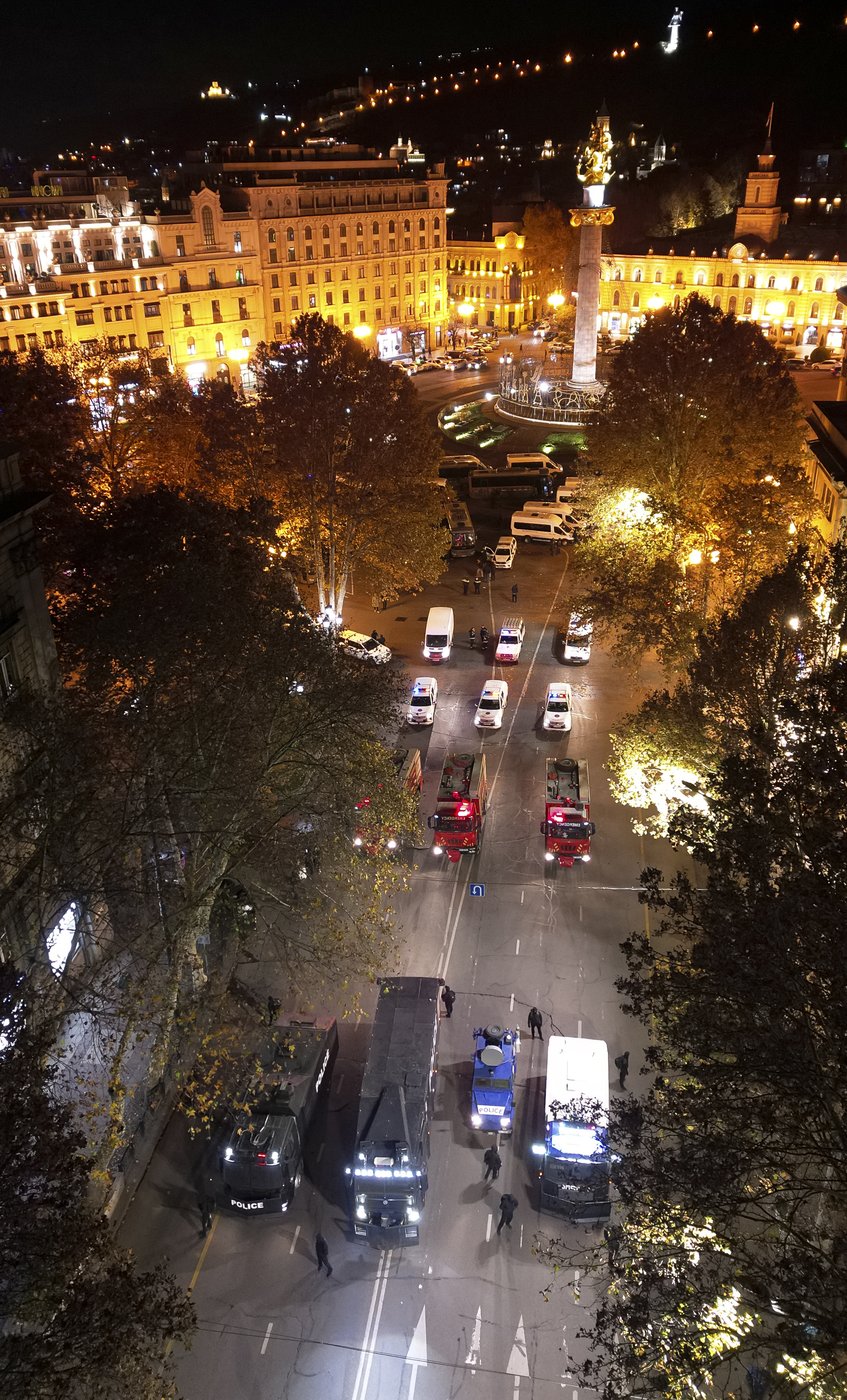 Georgian protesters clash with police for a second night after EU talks are suspended | iNFOnews.ca