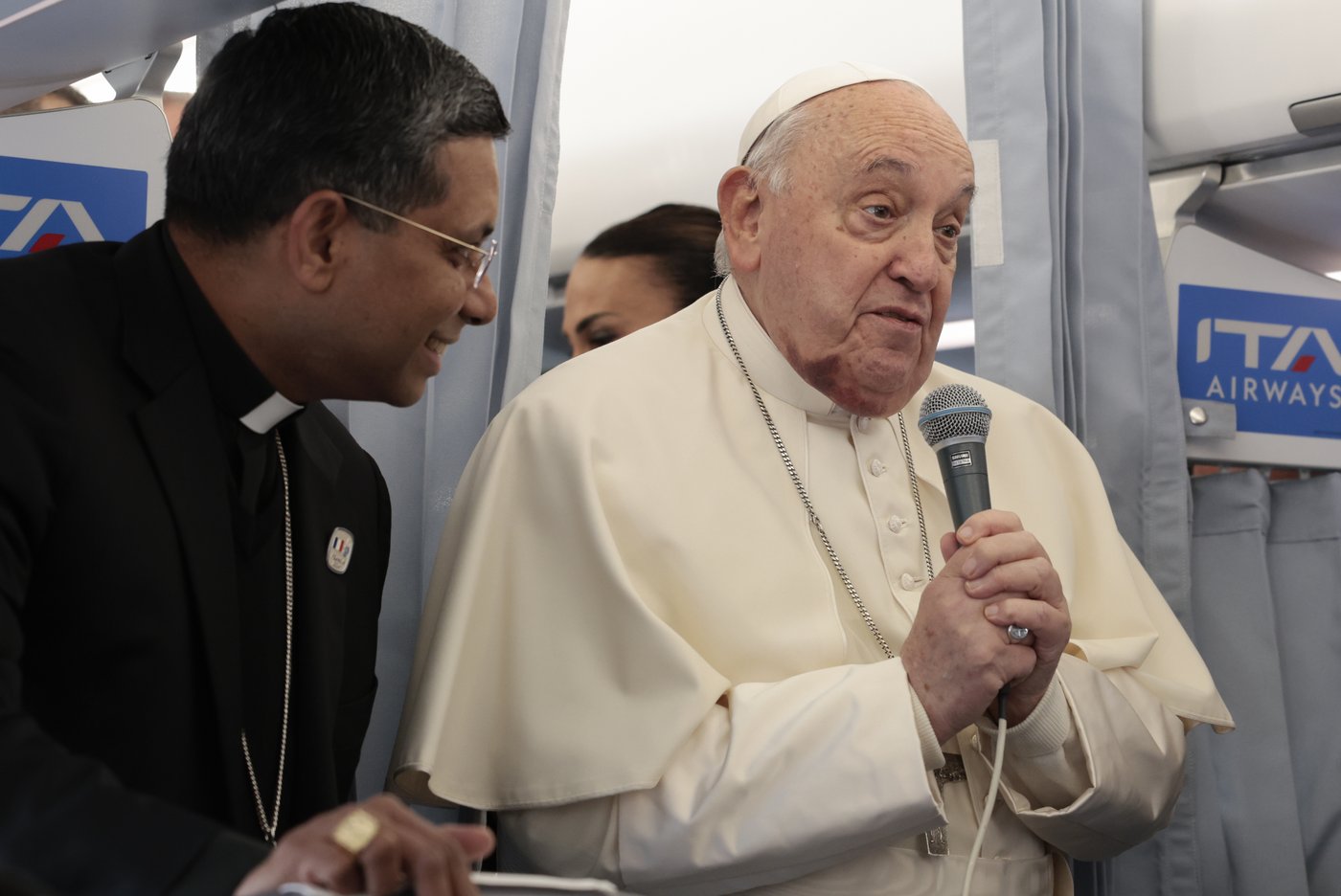Pope Francis makes 1st papal visit to France's Corsica awash in expressions of popular piety | iNFOnews.ca