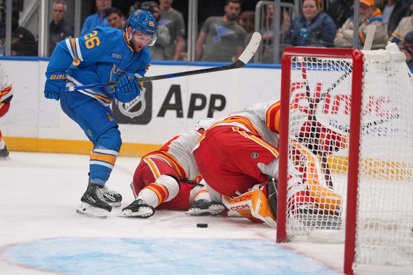 Walker, Binnington lead Blues to 3-2 win over struggling Flames | iNFOnews.ca Walker, Binnington lead Blues to 3-2 win over struggling Flames | iNFOnews.ca