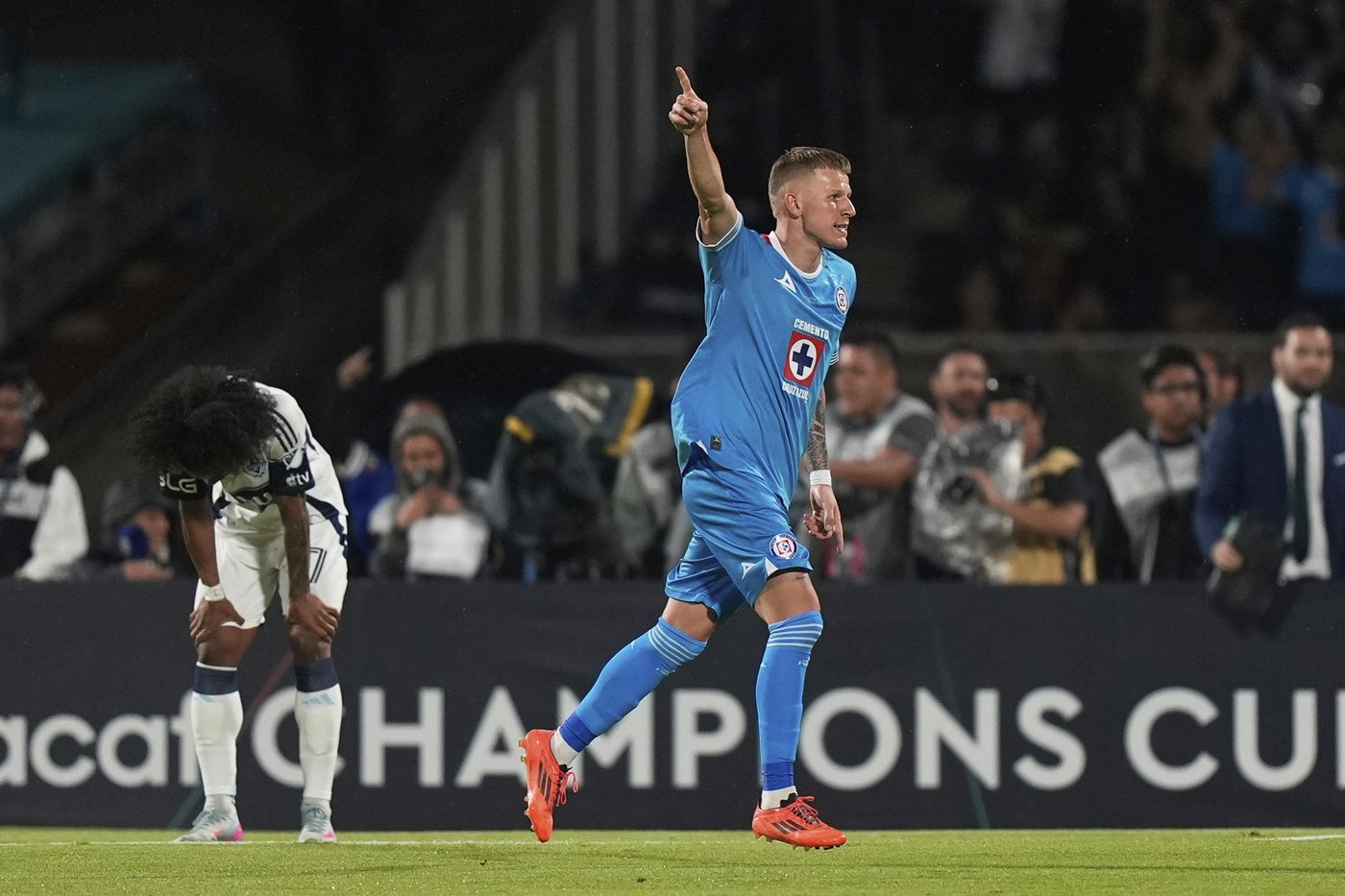 Cruz Azul whips Vancouver Whitecaps 5-0 to win CONCACAF Champions Cup | iNFOnews.ca