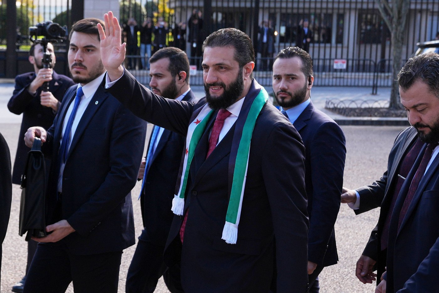 Trump hosts Syria's al-Sharaa for a first-of-its-kind meeting at the White House | iNFOnews.ca