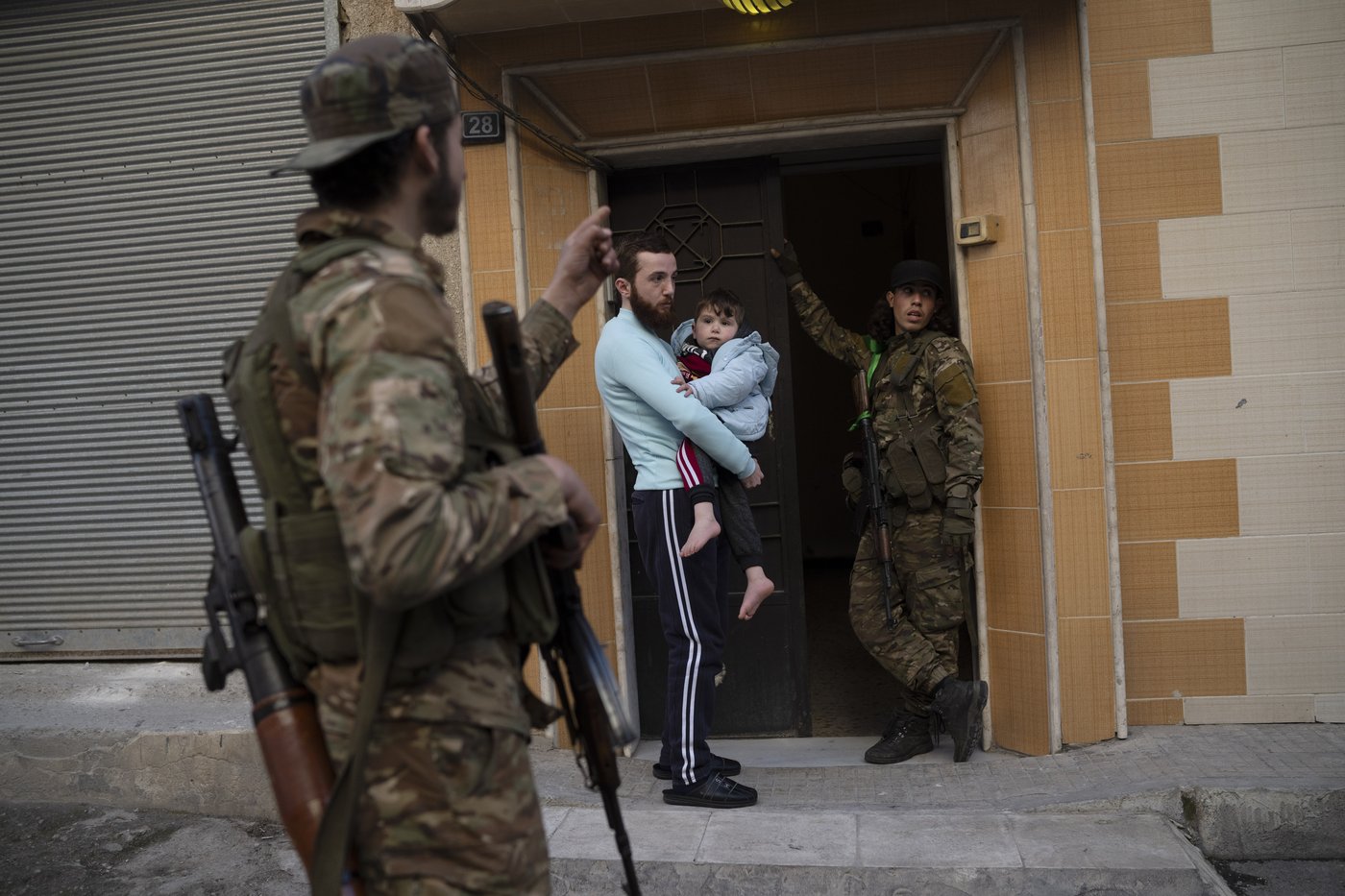 AP PHOTOS: Syria's new security forces conduct sweeps in Homs, looking for ousted Assad's loyalists | iNFOnews.ca