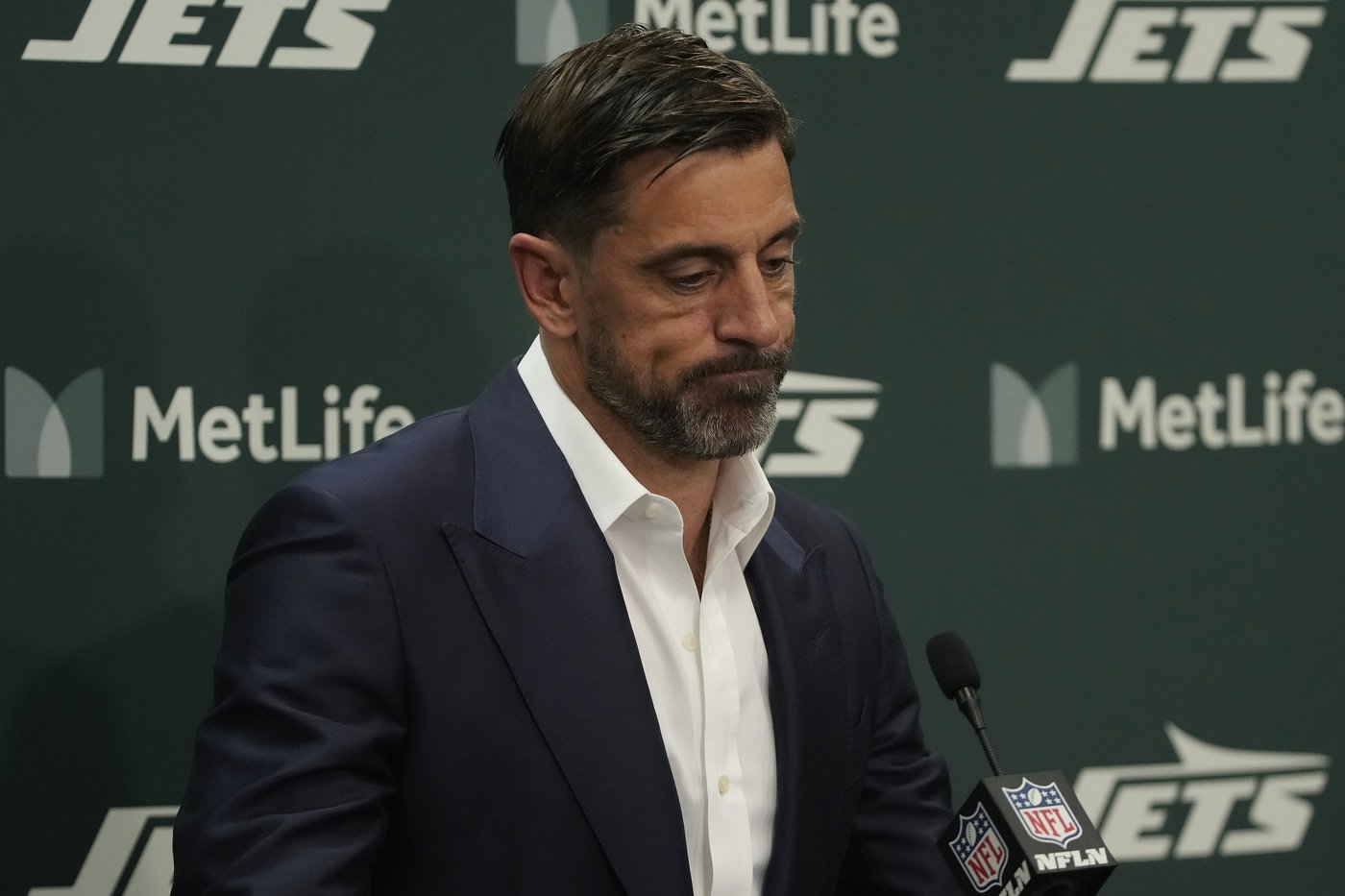 After 'weird' week, Rodgers and Jets can't overcome mistakes and missed chances in loss to Bills | iNFOnews.ca After 'weird' week, Rodgers and Jets can't overcome mistakes and missed chances in loss to Bills | iNFOnews.ca